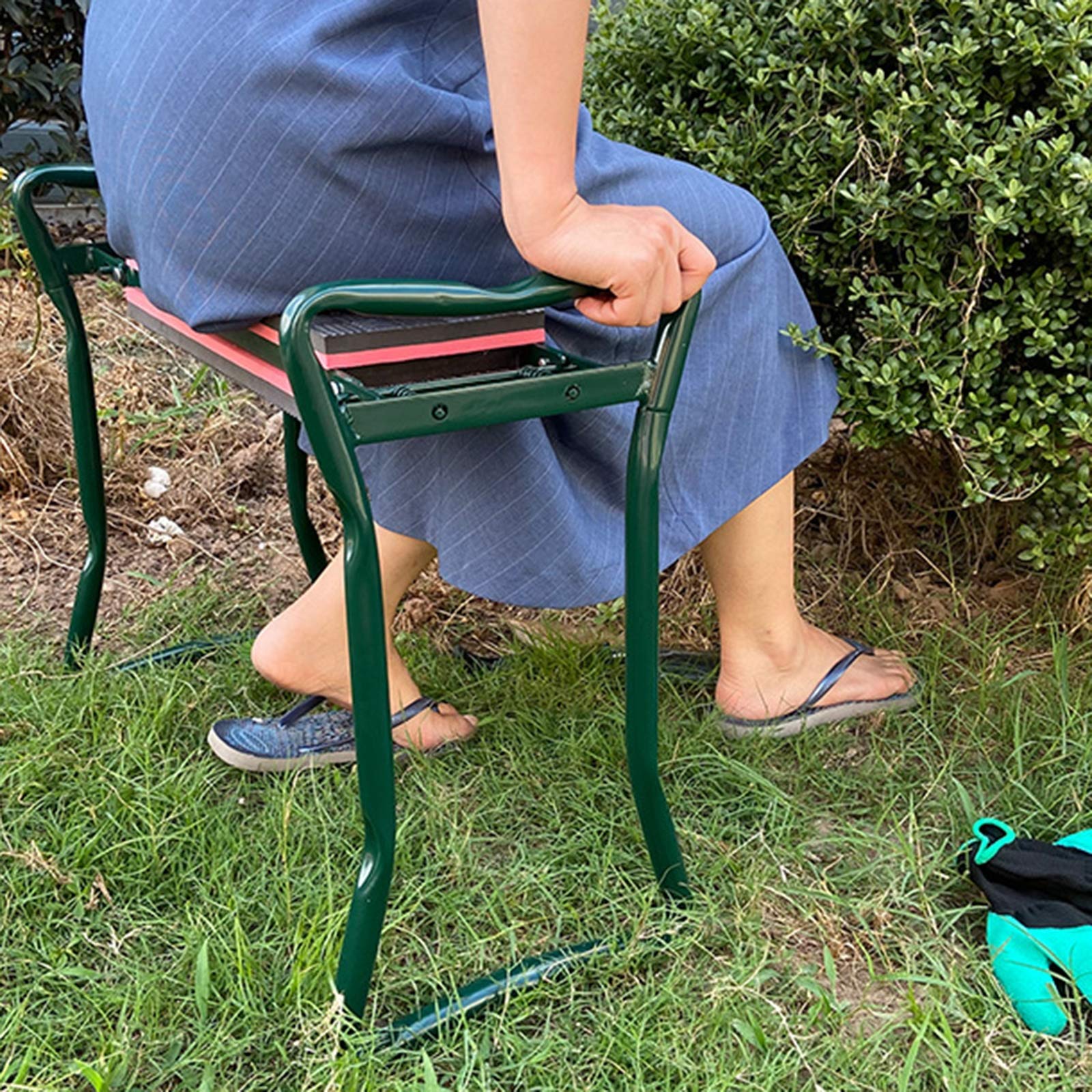 Inginocchiatoio pieghevole e sedile inginocchiatoio da giardino Attrezzi da giardino 2 in 1 Inginocchiatore da giardino portatile pieghevole con maniglie Morbido cuscino per inginocchiarsi previene