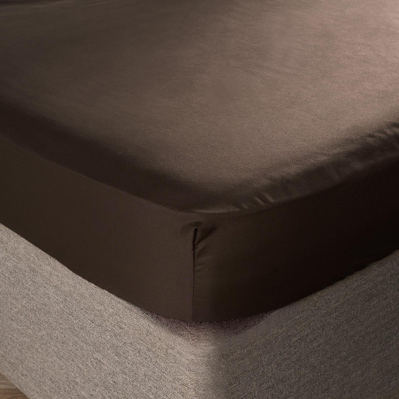 Brentfords Coffee Bedding Fitted Sheet Double Bed, Easy Care Soft Microfibre Fabric Deep Pocket 25Cm Double Bed Sheet Shrinkage And Fade Resistant Bottom Sheets, - 135 X 190Cm