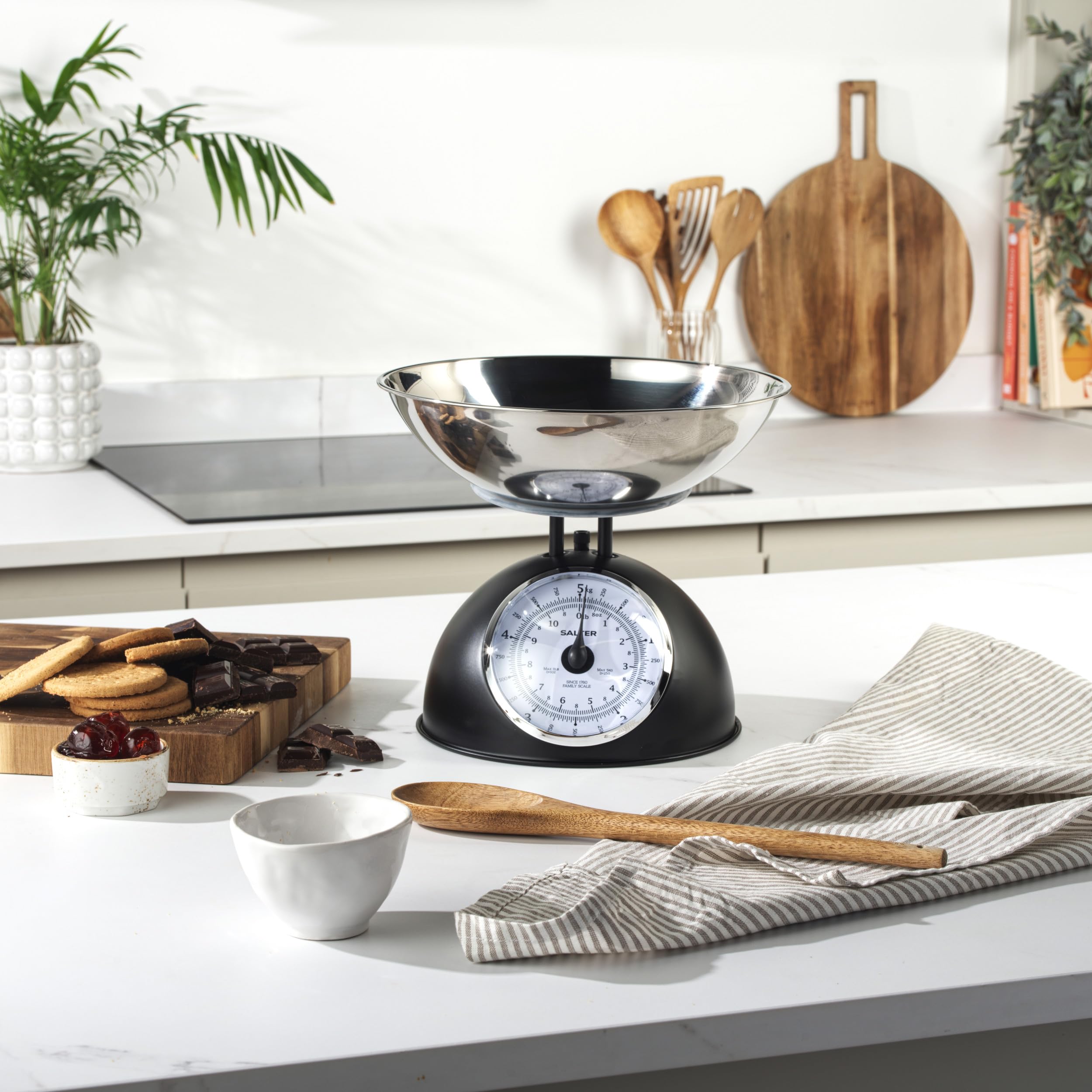 Salter Timeless Bilancia da Cucina Meccanica 5kg, Ciotola Lavabile da 2L, Senza Batterie, Nero