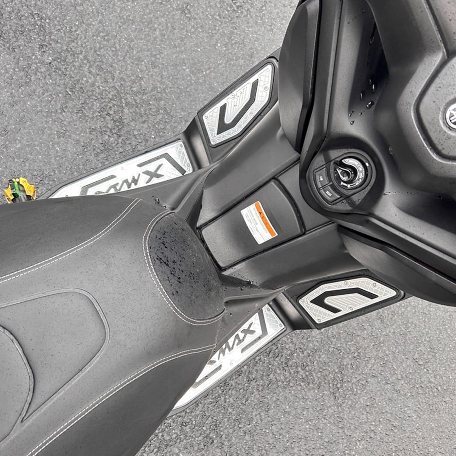 FOR XMAX300 XMAX 300 xmax300 2020-2024 2025 Motorcycle Aluminum Alloy Anti-Fall Foot Pads, Anti-Slip Front and Rear Foot Pedals Floor Boards (blue)