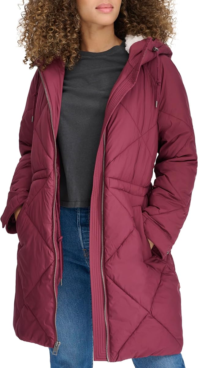 Levi's Parka larga acolchada con diamantes y forro de sherpa suave para mujer (tallas estándar y grandes)