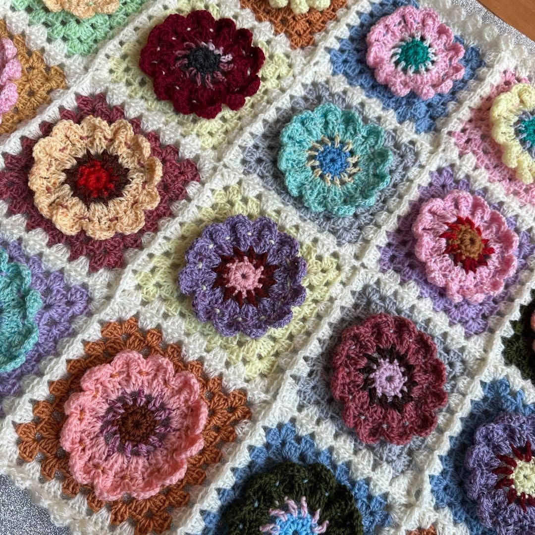 立体お花グラニースクエアブランケット 花モチーフつなぎマルチカバー