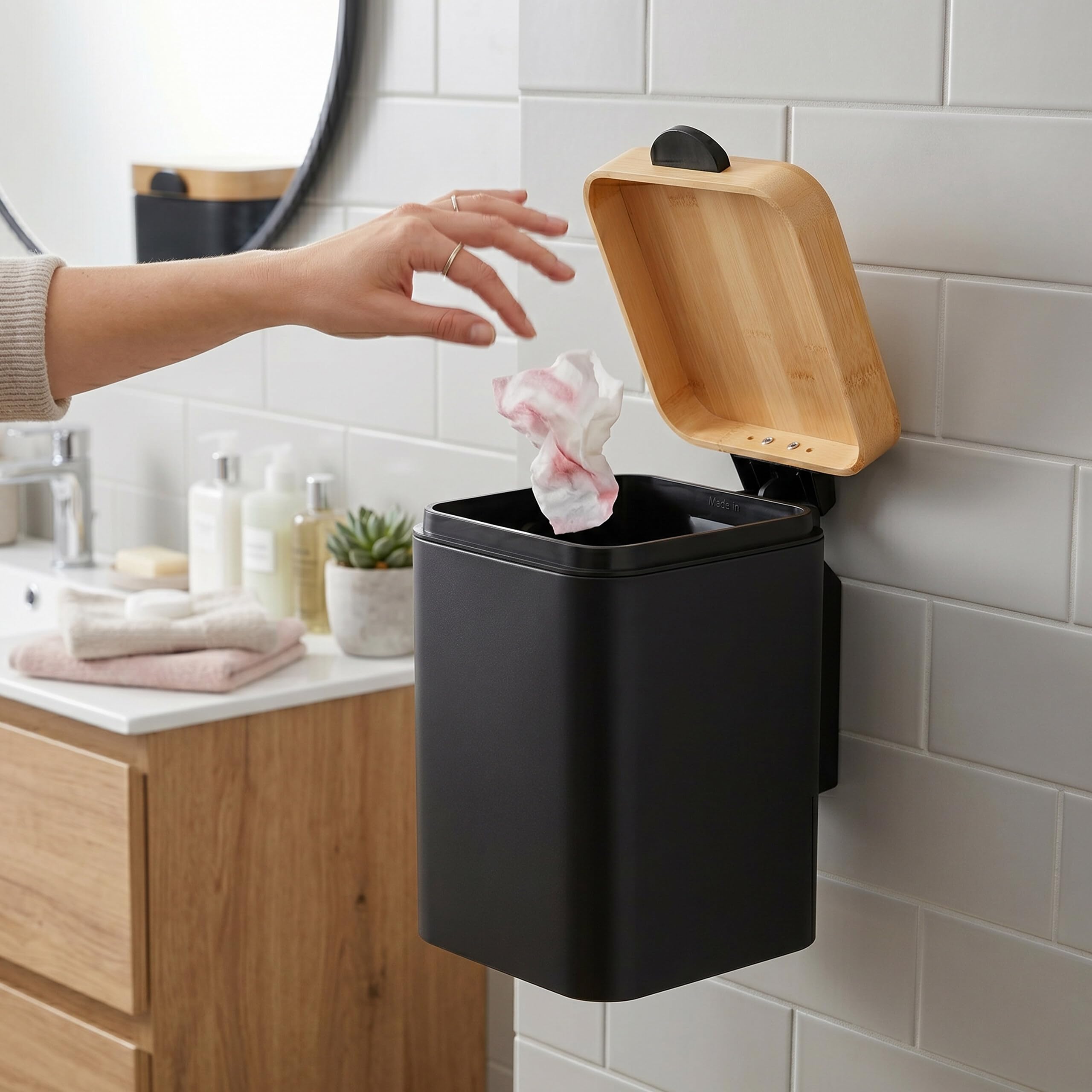 Relaxdays - Cestino cosmetici da parete, 3 l, nero/naturale | Chiusura soft-close, secchio interno, metallo, rettangolare