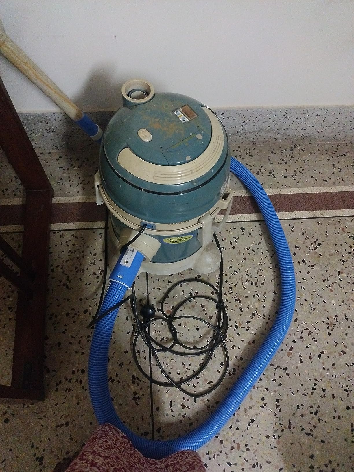 Eureka Forbes Vacuum Cleaner Euroclean Hose Pipe for Wet and Dry Blue