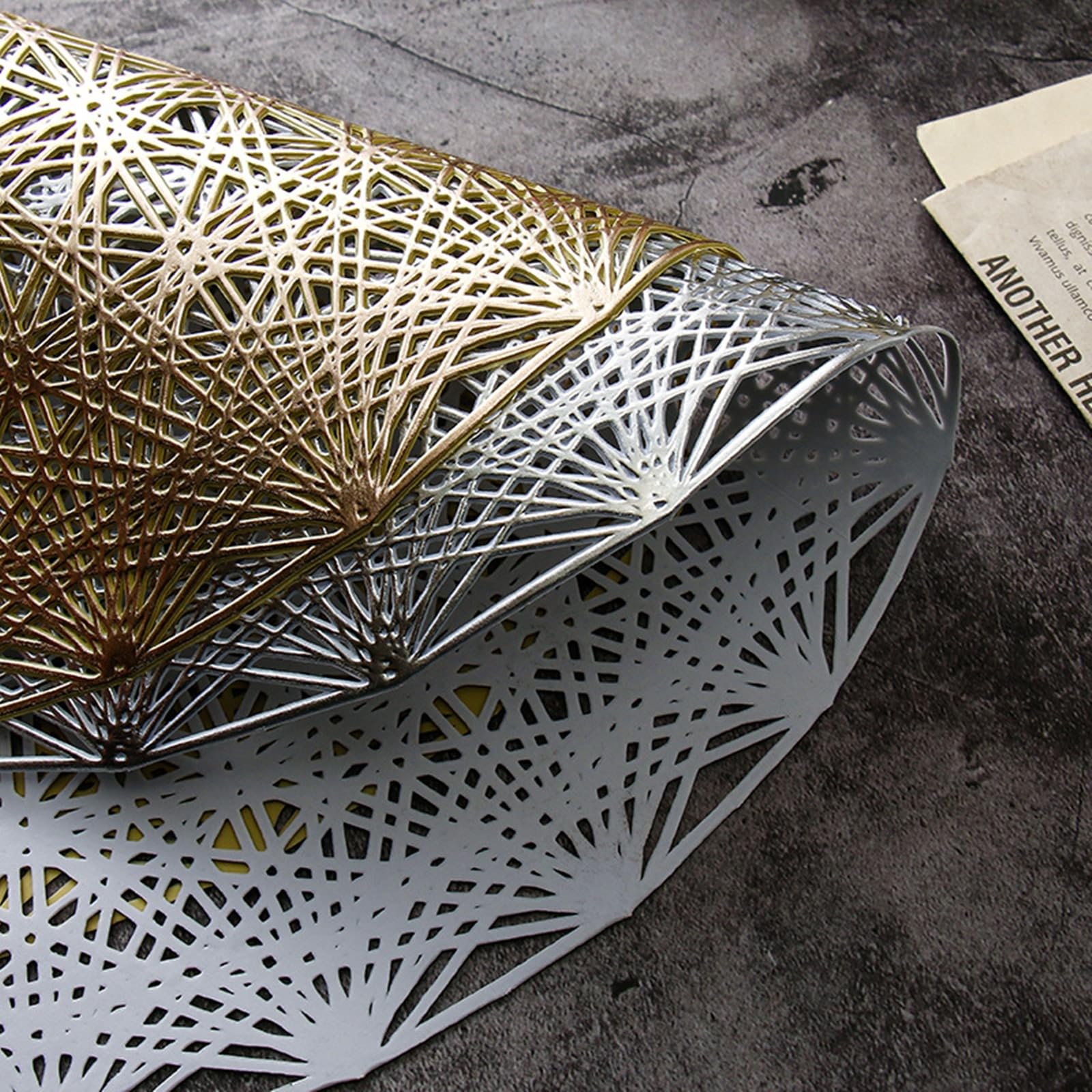 Epinki Zestaw podkładek stołowych w stylu boho 38 cm, PCW, puste geometryczne linie, okrągłe, antypoślizgowe, zmywalne, do kuchni, restauracji, hotelu, złote, 8 szt
