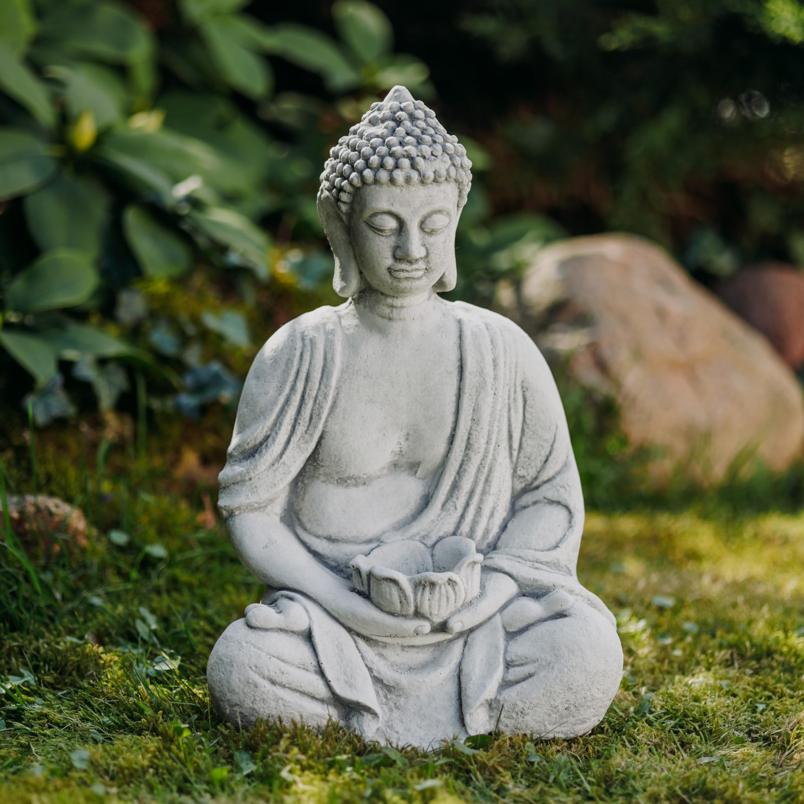 gartendekoparadies.de Buddha mit Schale, Steinfigur, H. 38 cm, 11 kg, Grau, frostsicher aus Steinguss für Außenbereich