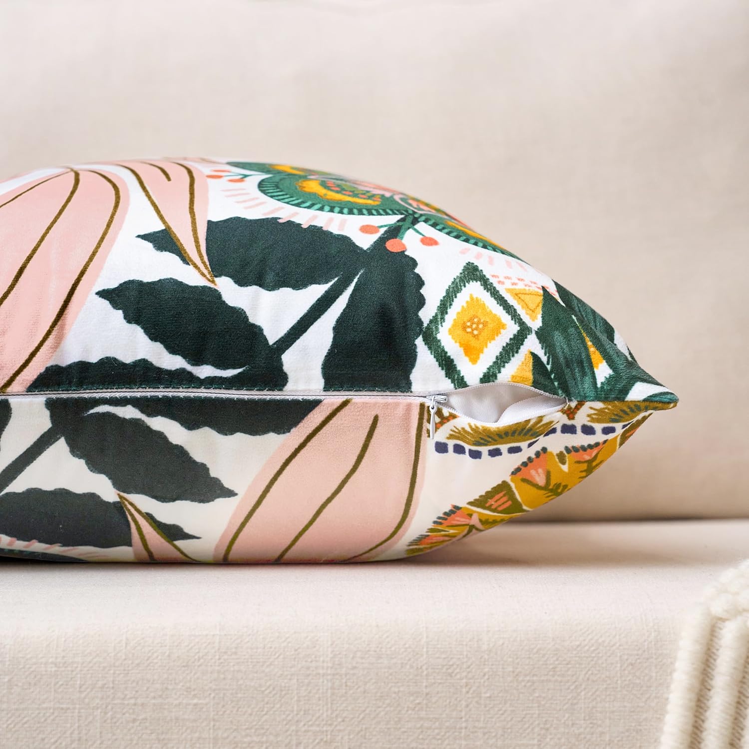 Tyrot Boho Floral Velvet Throw Pillow Covers 20x20 Inch Set of 2 Farmhouse Cushion Covers Mid Century Modern Botanical Home Decor Accent Pillow Cases for Couch Bed Sofa Living Room, Bedroom
