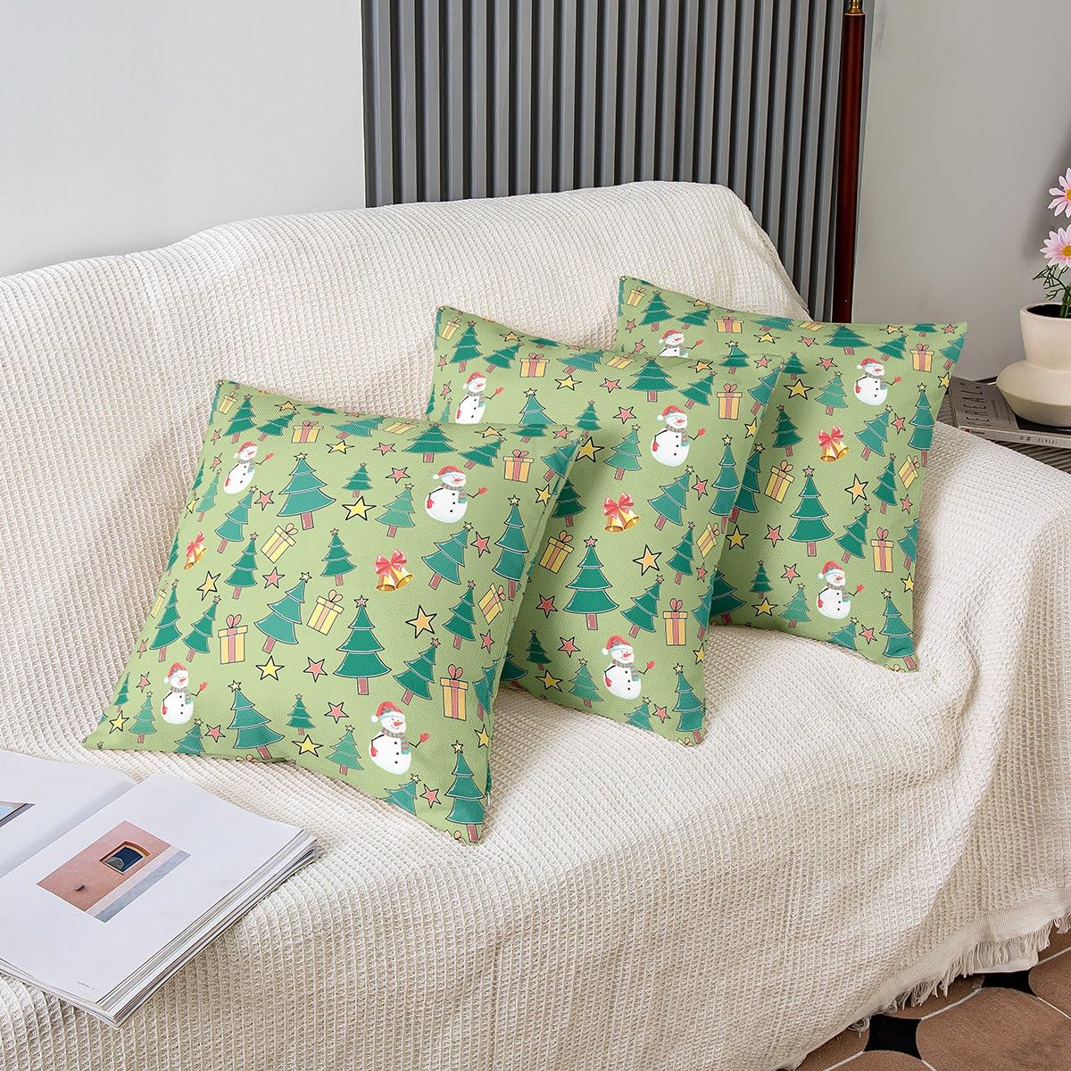 Homemissing Set di 4 federe per cuscini con albero di Natale, 45 x 45 cm, regali con pupazzo di neve, stelle, tema natalizio, federe decorative per divano, letto, sedia, auto