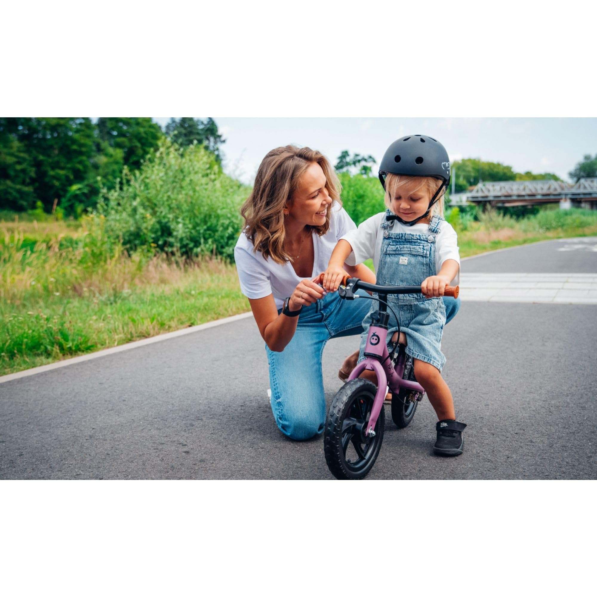 MoMi MIMI Casco per bambini regolabile, circonferenza testa 48-55 cm (1-4 anni), casco da bicicletta per bambini resistente agli urti e agli impatti, 11 prese d'aria, imbottitura in schiuma