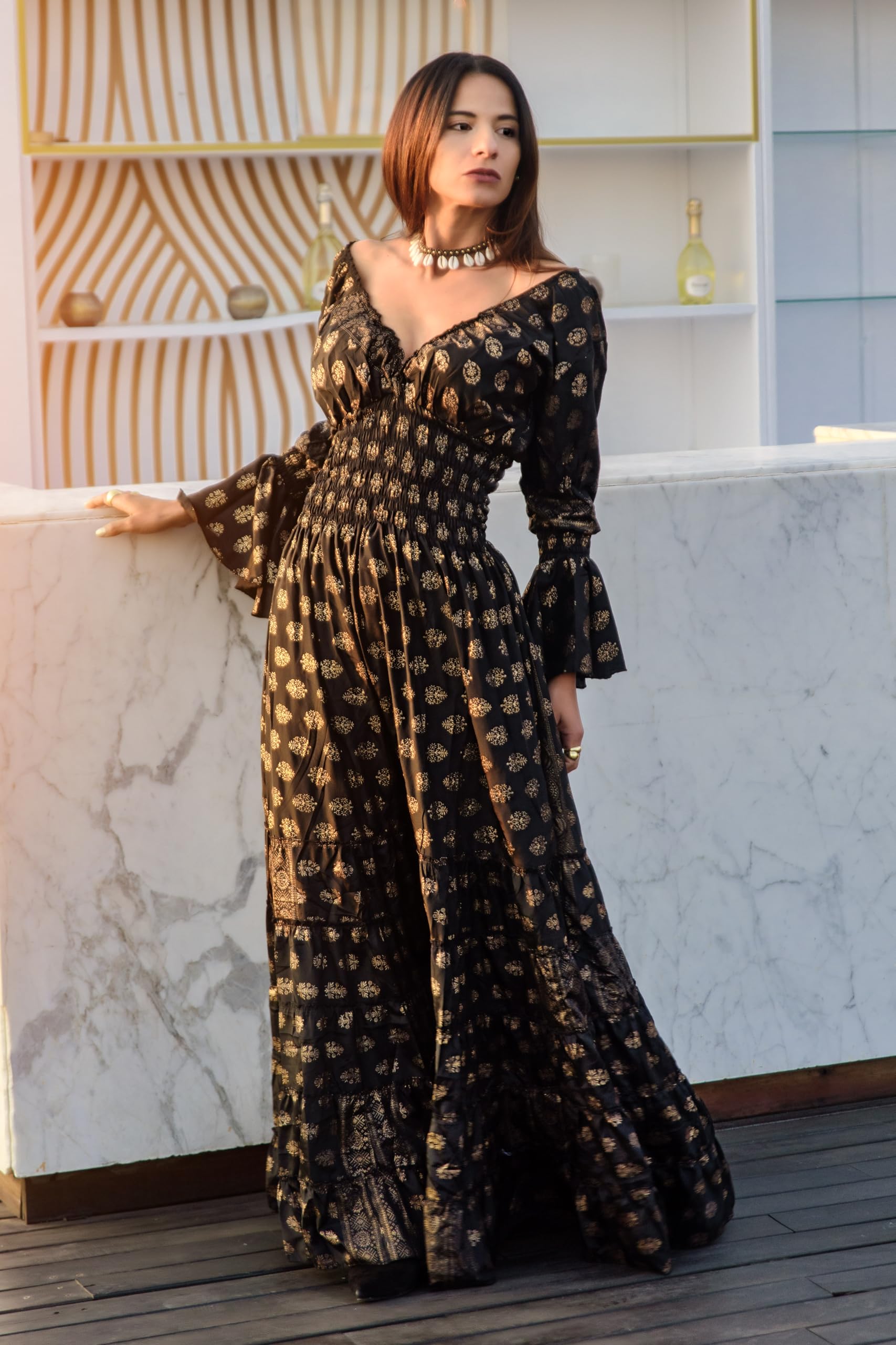 Vestido Boho Chic Sadagold Negro Estampado Dorado, Largo, Mangas largas, Seda, Escote en V