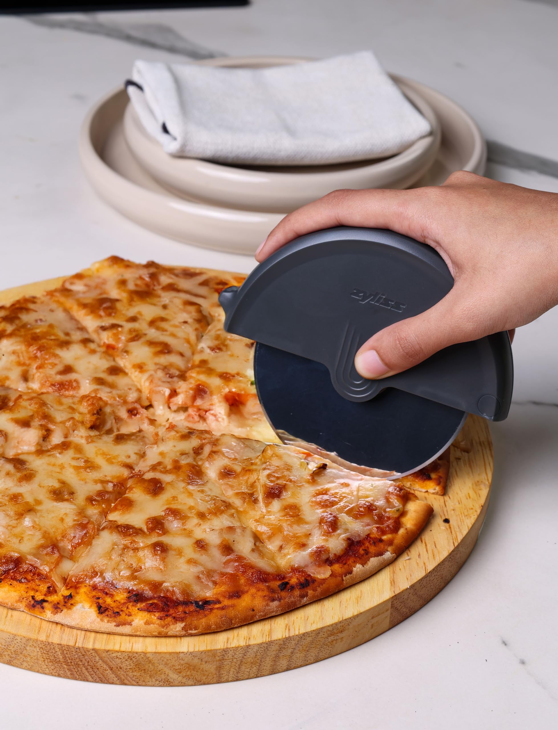 Zyliss Pizza Cutter - Sharp & Easy Slices -2