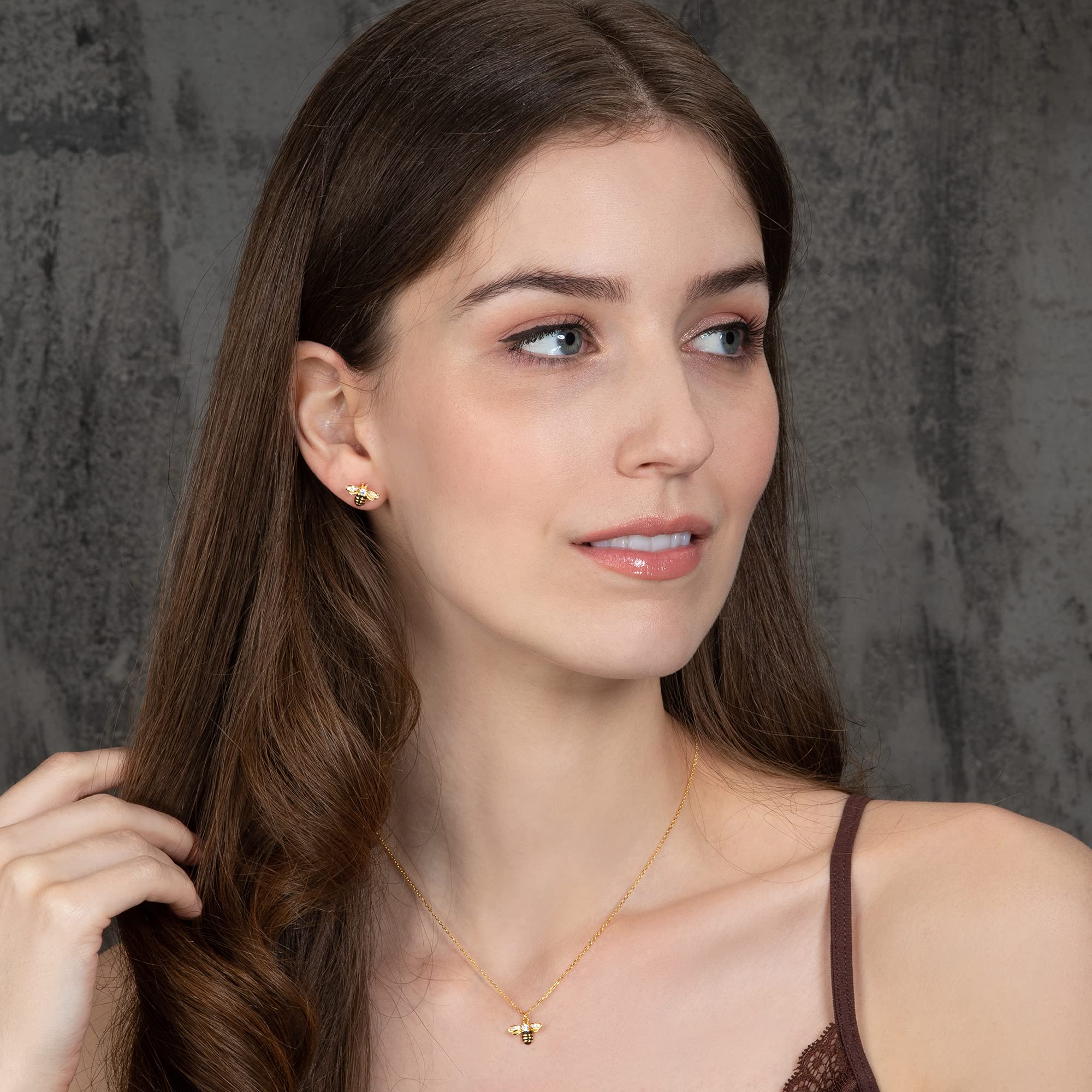 Namana Pendientes de tuerca de plata de ley con diseño de abejorro para mujeres y adolescentes. Pendientes de plata de ley 925 con diseño de abejorro, regalos para mujer