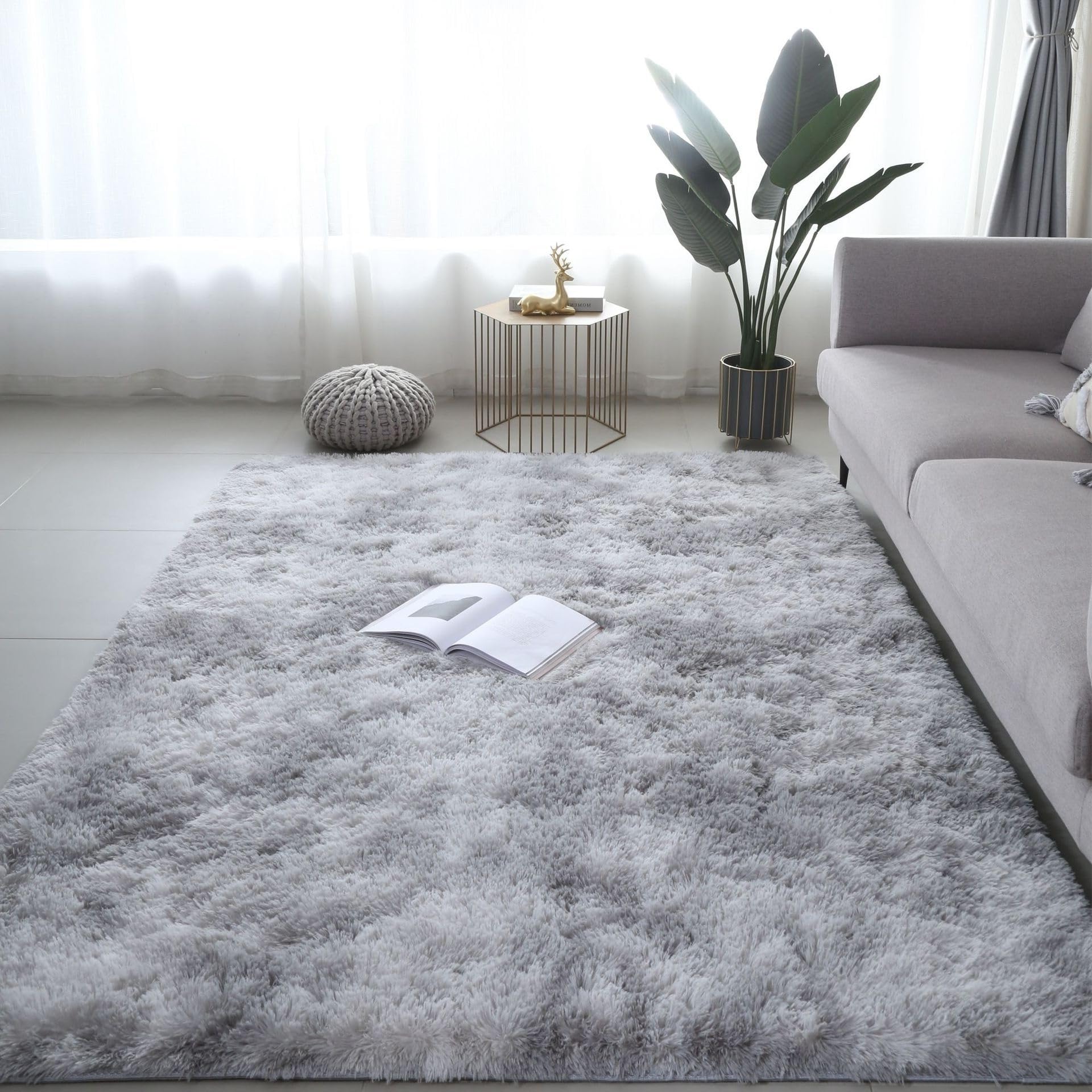 Tapis en peluche antidérapant et lavable pour un salon moderne
