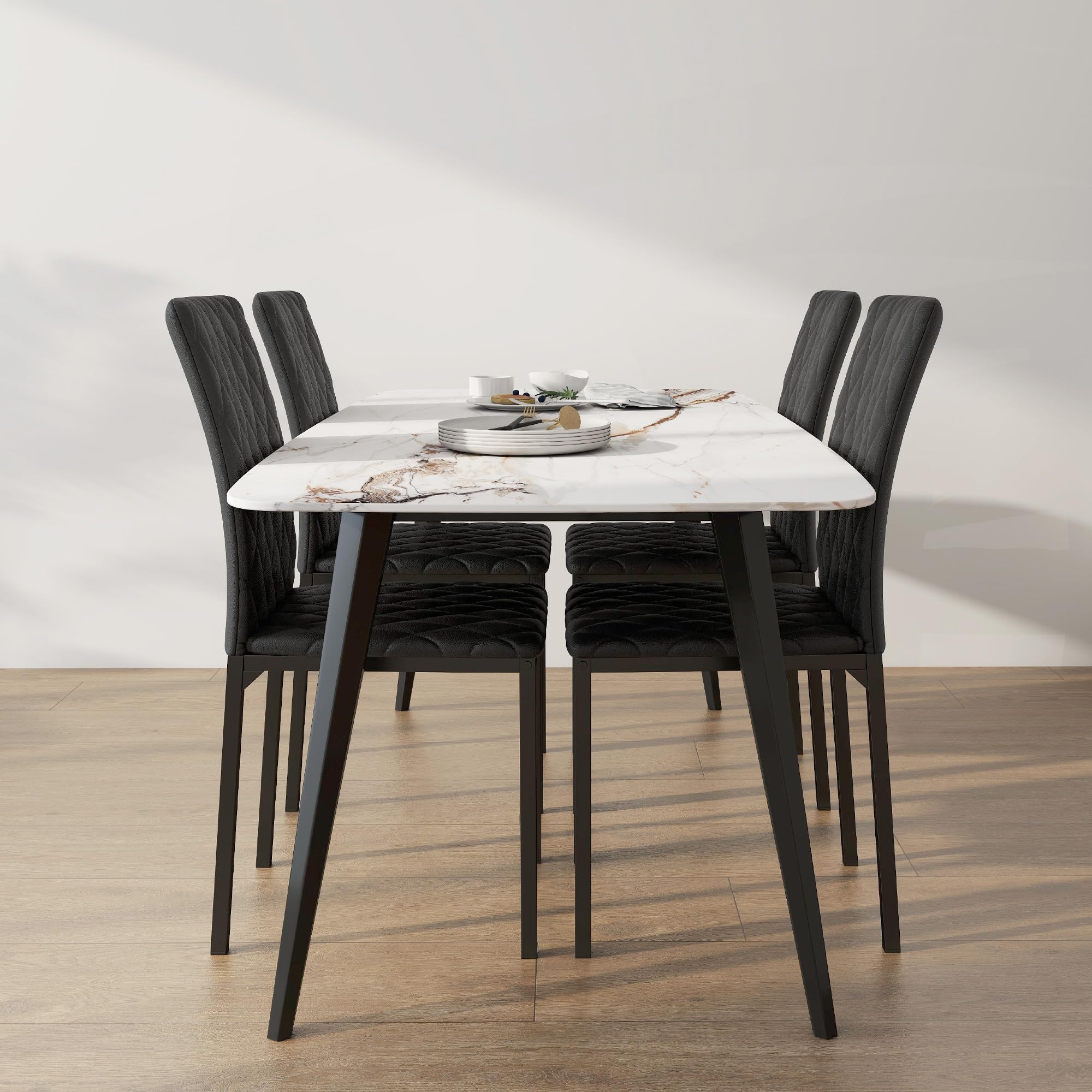 HOMCOM Pack de 4 Sillas de Comedor Modernas Respaldo Alto Negro | Sillas de Cocinas Modernas, Costuras Decorativas de Diamantes, Tapizadas en Cuero Sintético, Patas de Acero, Carga 120 kg