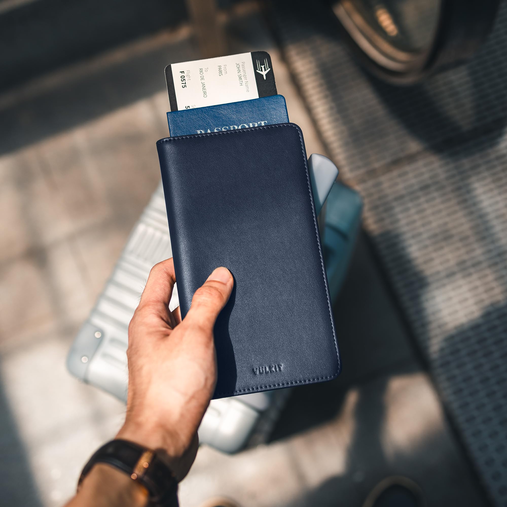 VULKIT Reisepasshülle Reisebrieftasche, Reisepasshülle aus Leder RFID-blockierender Reisedokumenten-Organizer für Frauen und Männer