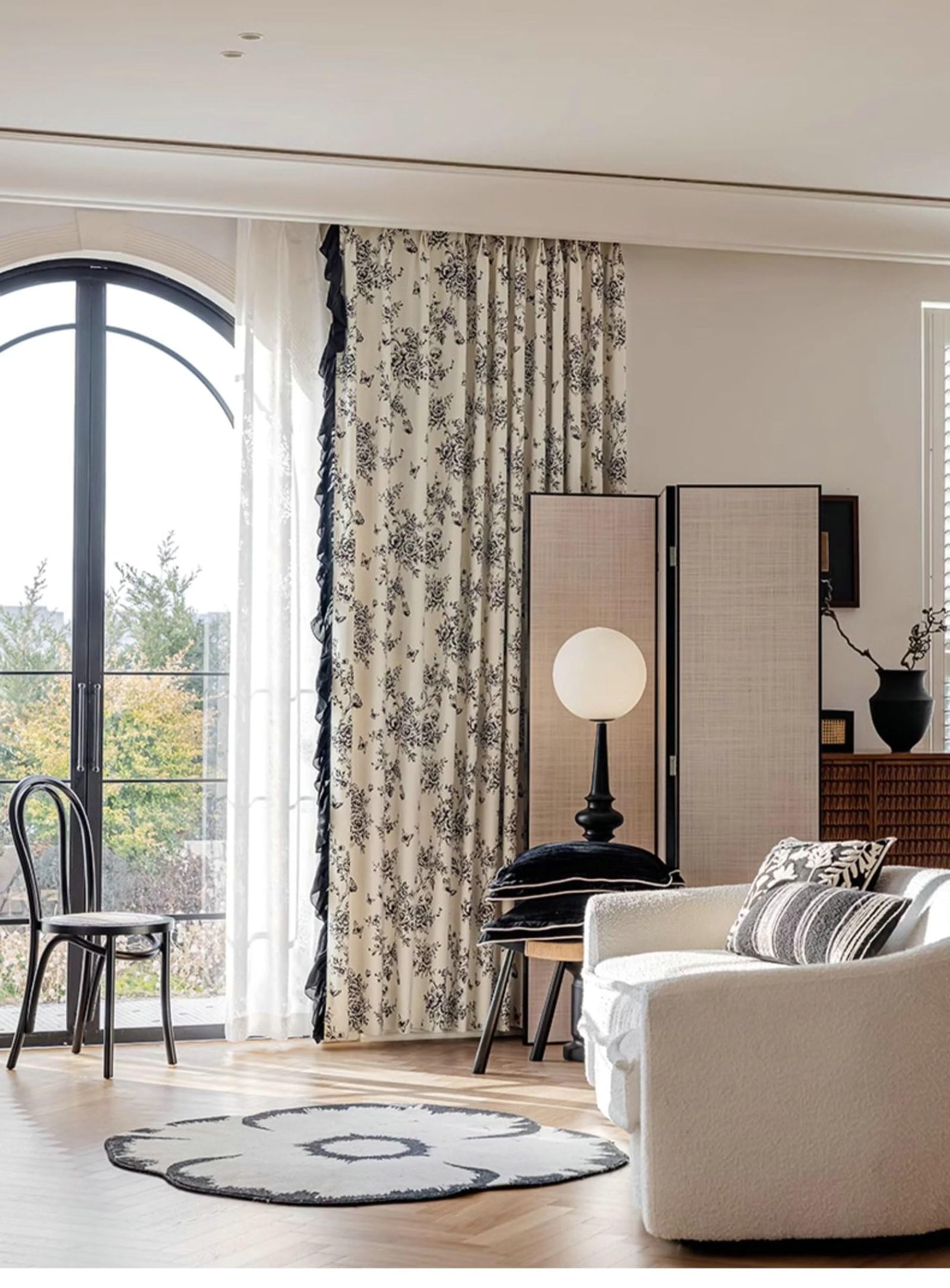Rideau Occultant 2 Pièces, Rideaux Fenetre Chambre Chenille à Oeillets Motif de Papillons et Fleurs avec Volants Rideaux de Fenêtre pour Salon Intérieurs Beige Noir, 102L x 214H cm