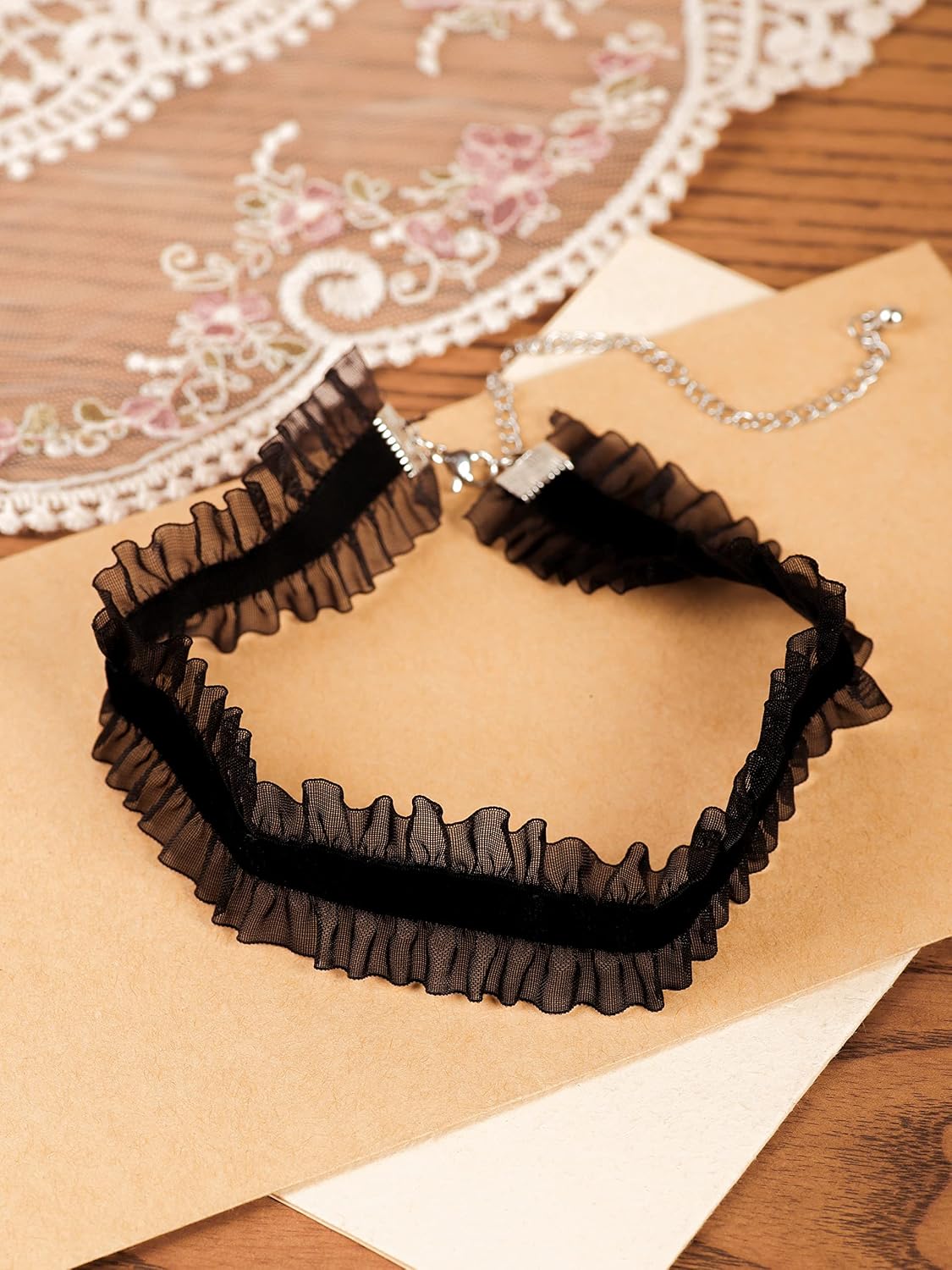 Sacina Goth Victorian Velvet Choker, Gothic Vintage Choker, Chocker Necklace for Women, Halloween Christmas Jewelry Gift For Women