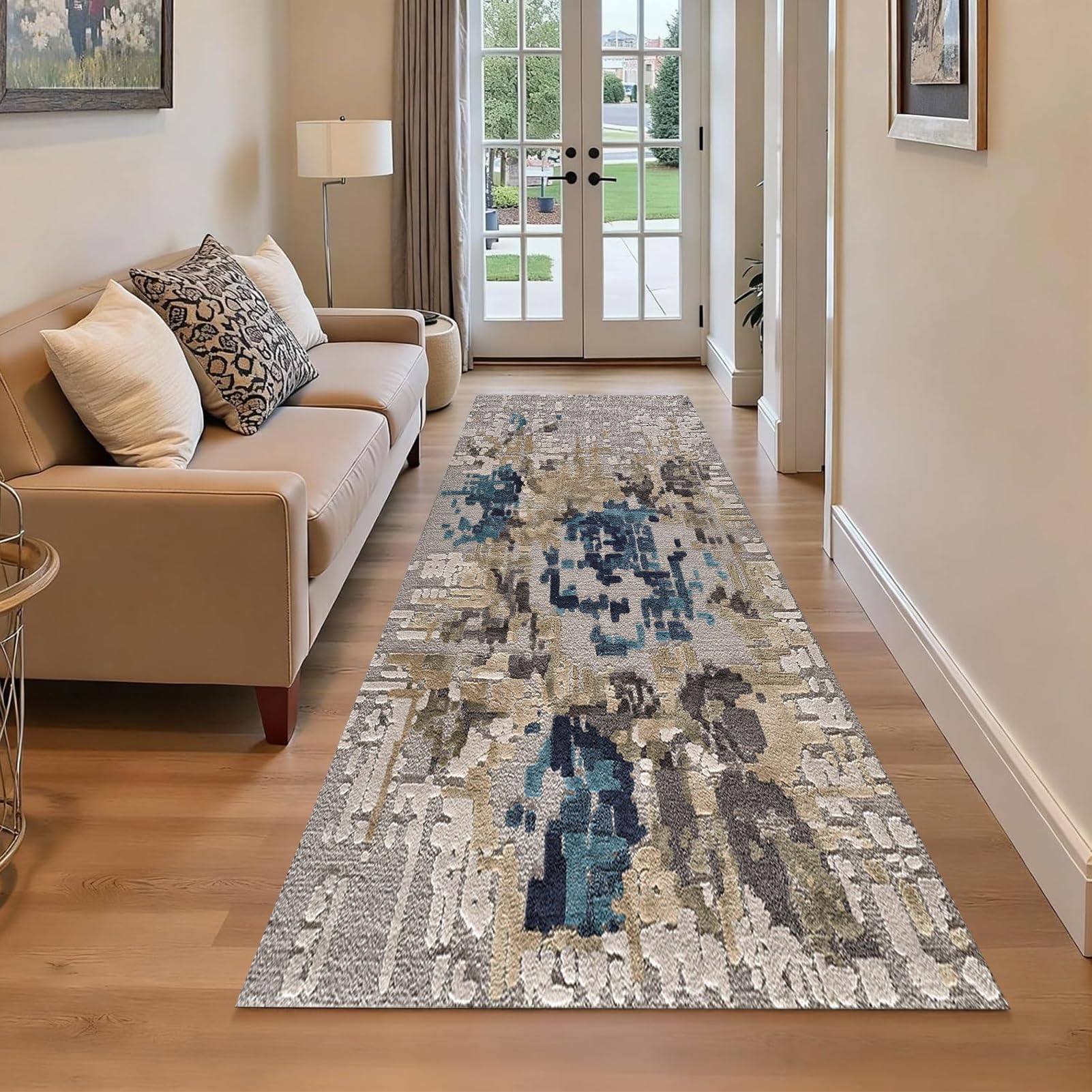 Tapis de couloir moderne pour réchauffer une entrée étroite et sombre