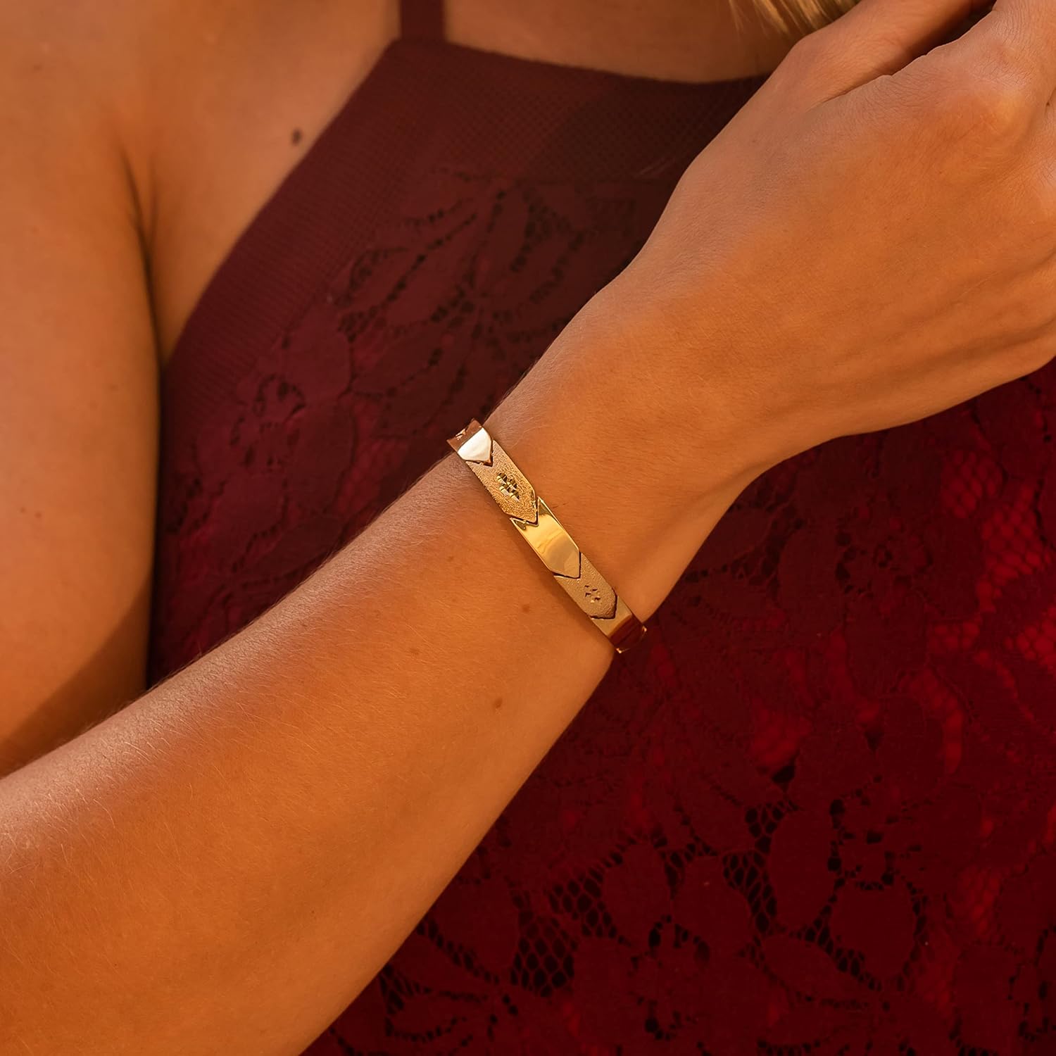 LIFETIME JEWELRY Polished Arrow Bar Link Bracelets for Women and Men 24k Gold Plated