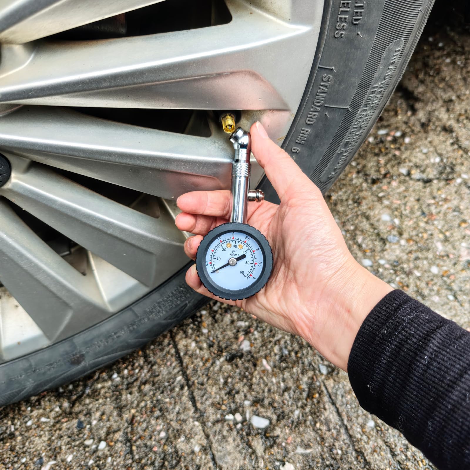 Ncheli Manometro Pressione Gomme Meccanico, 0-4,1 Bar/60 PSI, Analogo Preciso Calibrato, Testina Girevole 360° e Quadrante Ampio, Custodia Gomma Antiurto Auto/SUV/Furgone