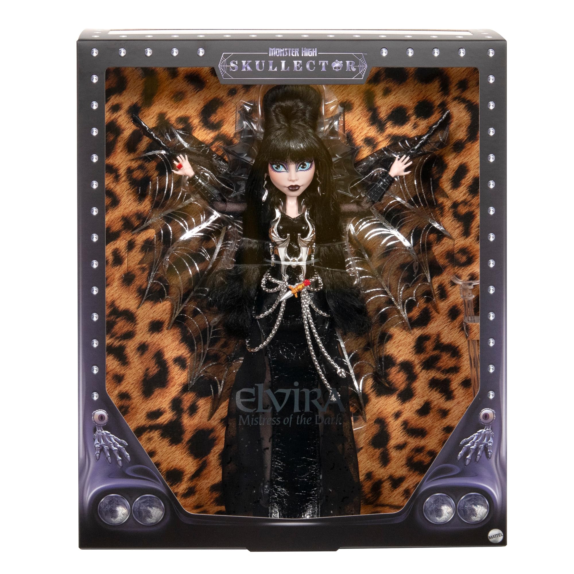 Monster High Skullector Elvira, Poupée Maîtresse des Ténèbres | Elvira en robe noire simili cuir avec cape chauve-souris argentée et accessoires premium, socle de poupée, HYV99