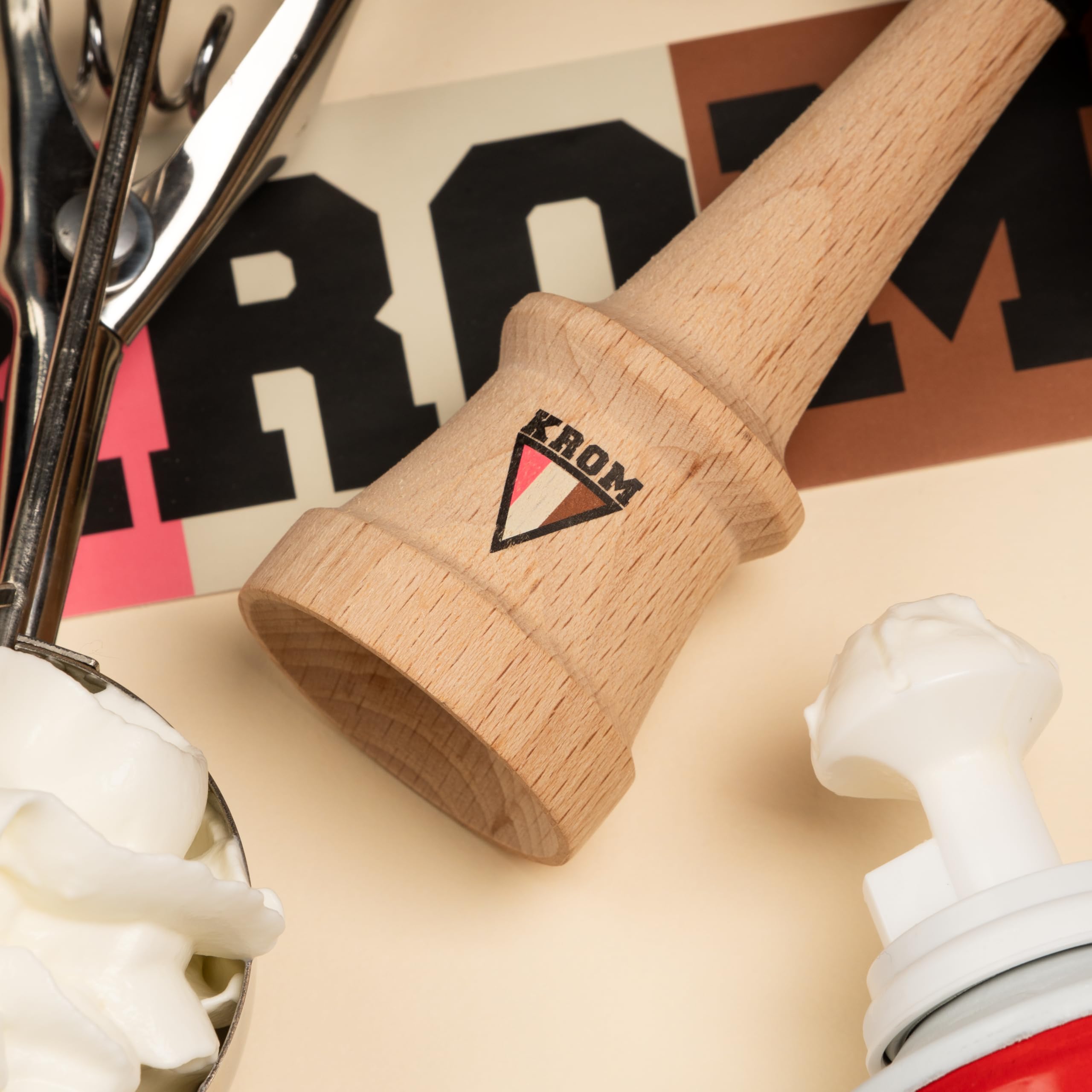 KROM Kendama STROGO Neapolitan Vanilla – Kendama de Madera para Principiantes y Jugadores avanzados – Juego de Habilidad para Uso Interior y Exterior – Juguete de Madera con Cuerda y Bola