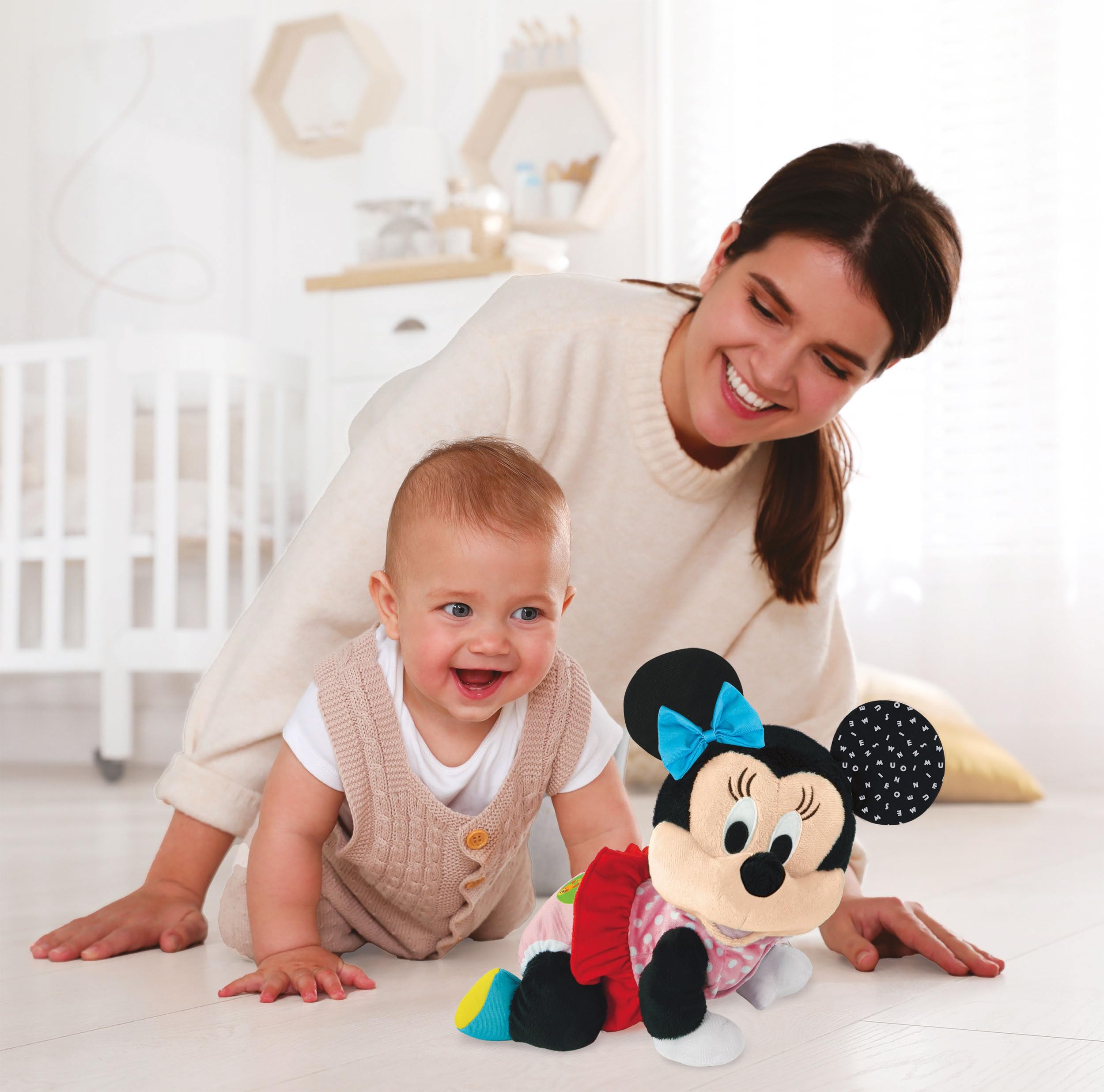 Clementoni Disney Baby Minnie Gattona Conmigo – Peluche Disney parlante Italiano, Canciones y rimas de rima, Juego para niños de 6 Meses para Aprender a Gatear, Primeros Pasos, Centro de Actividades