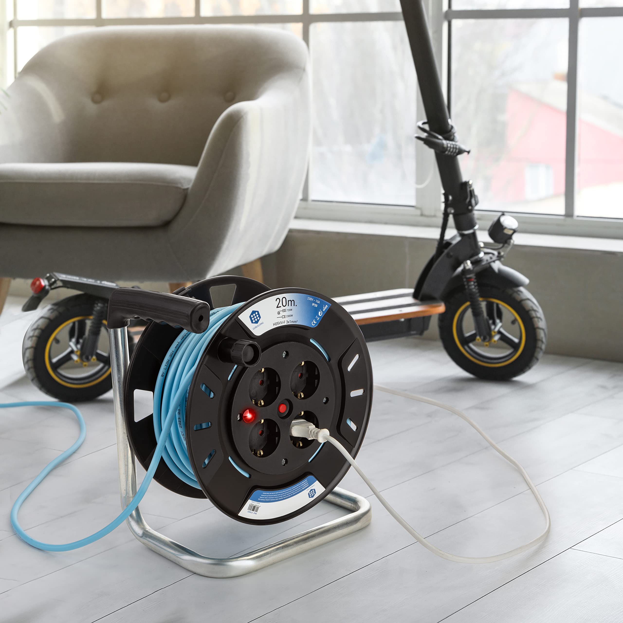 Alargador Enchufe 20 Metros - Alargadera Enrollable 20 Metros, Extensible Eléctrico IP20, Regleta Enrollable 4 Enchufes, 2300W, 230V, Cable 1mm, Enchufe Schuko Tipo F, 24x15x26 cm