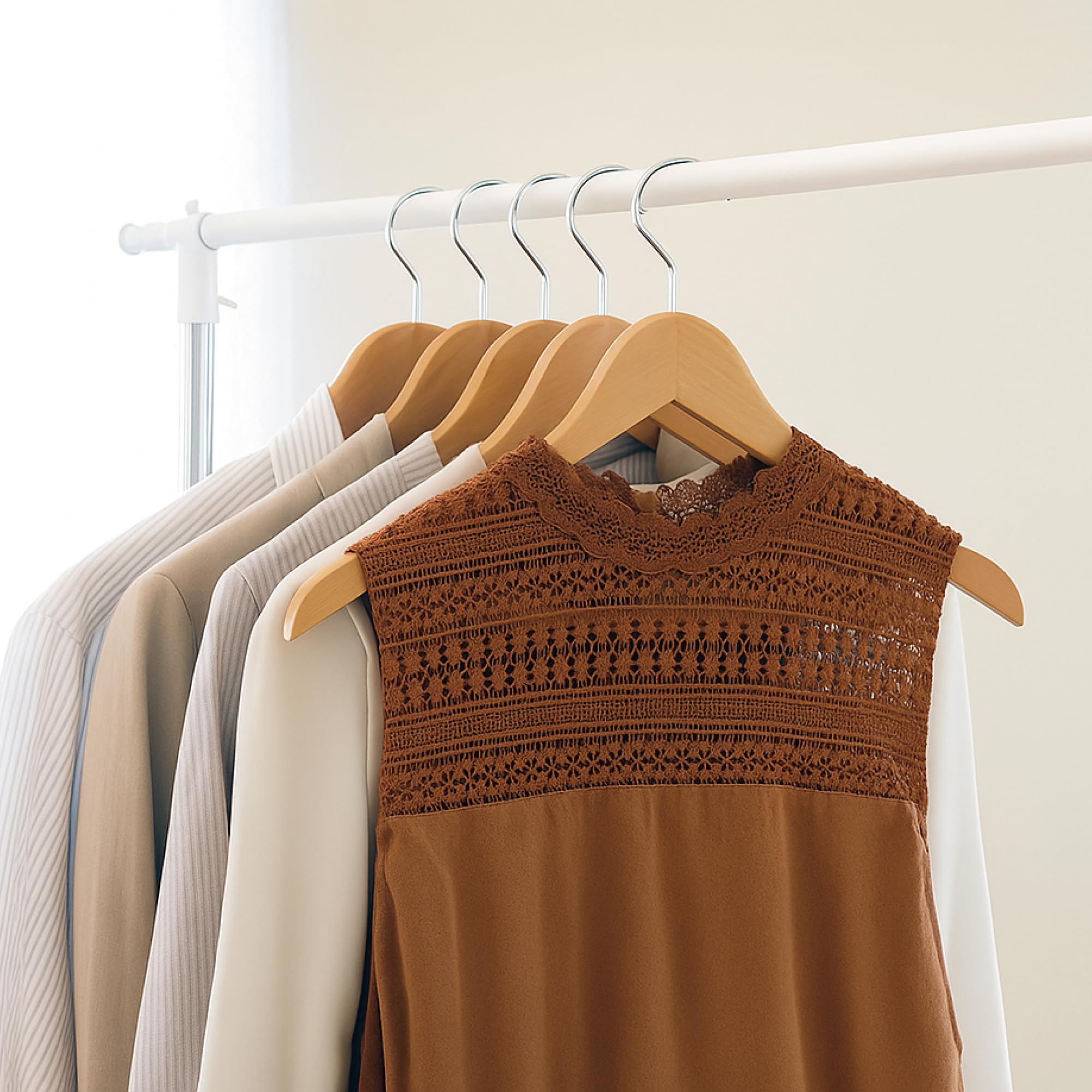 Burberry's 木製ハンガー 18本セット バーバリーBurberry 木製ハンガー - メルカリ