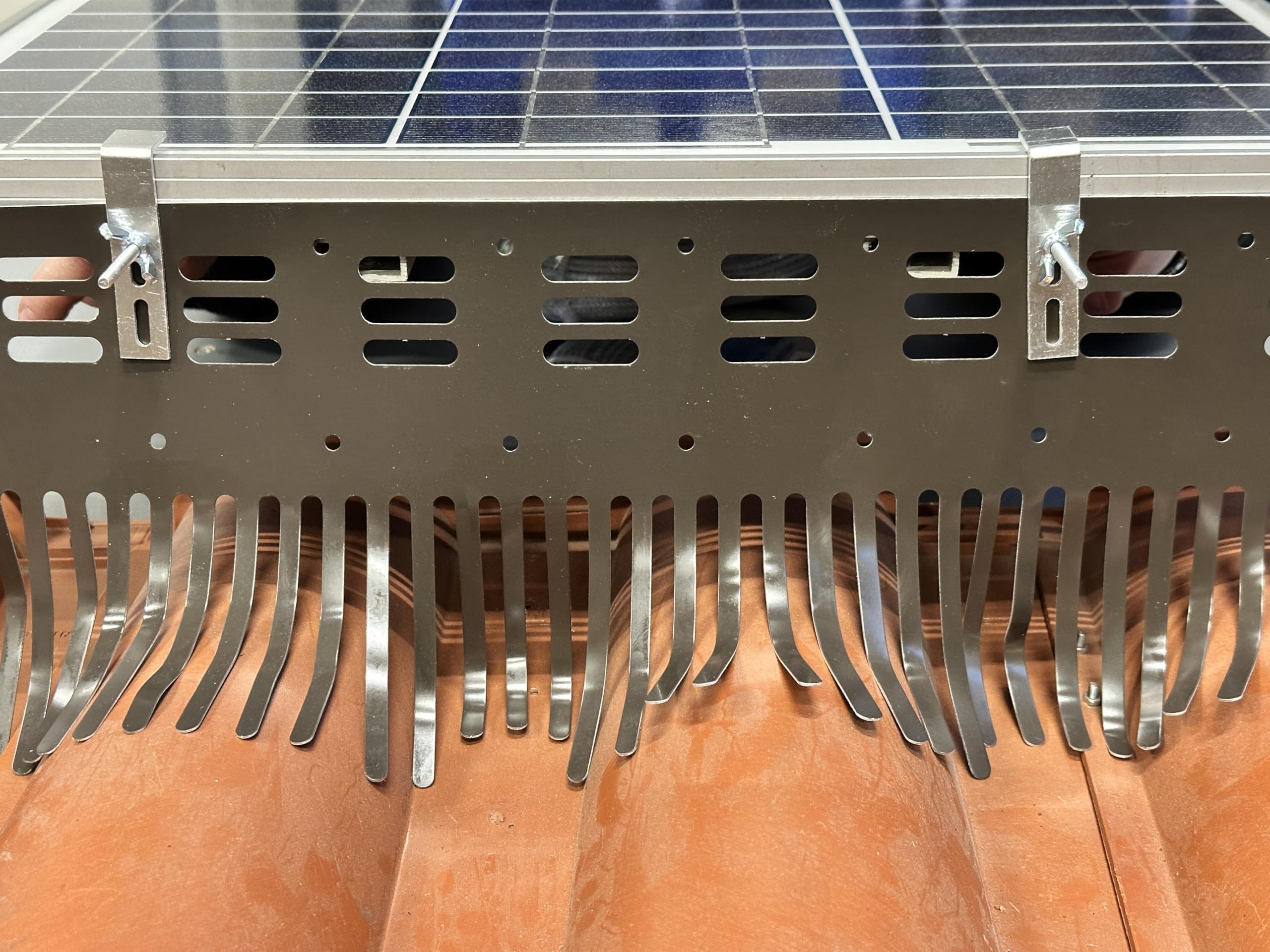 Protección aireada para fotovoltaico, disuasor para palomas. (10)