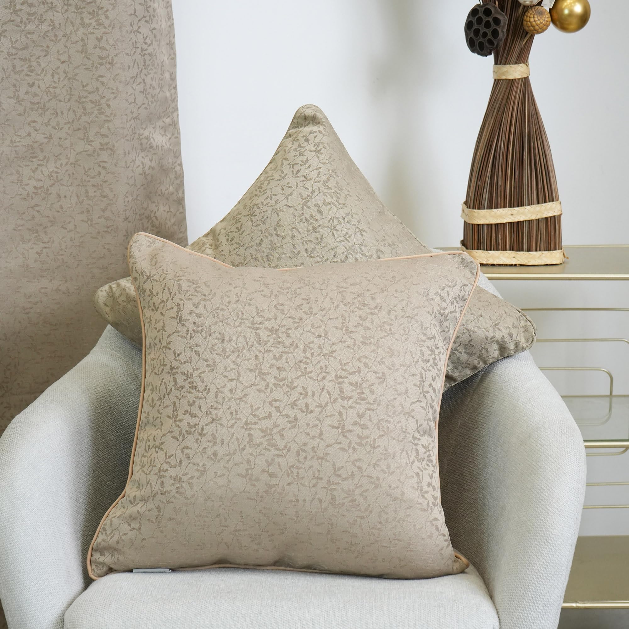 Viste tu hogar Pack 2 Cojines Cuadrados Jacquard con Estampado de Hojas, Comodidad y Estilo para un Hogar Acogedor, Ideal para Sofá de Otoño y Invierno, 43x43cm, Color Beige Oscuro