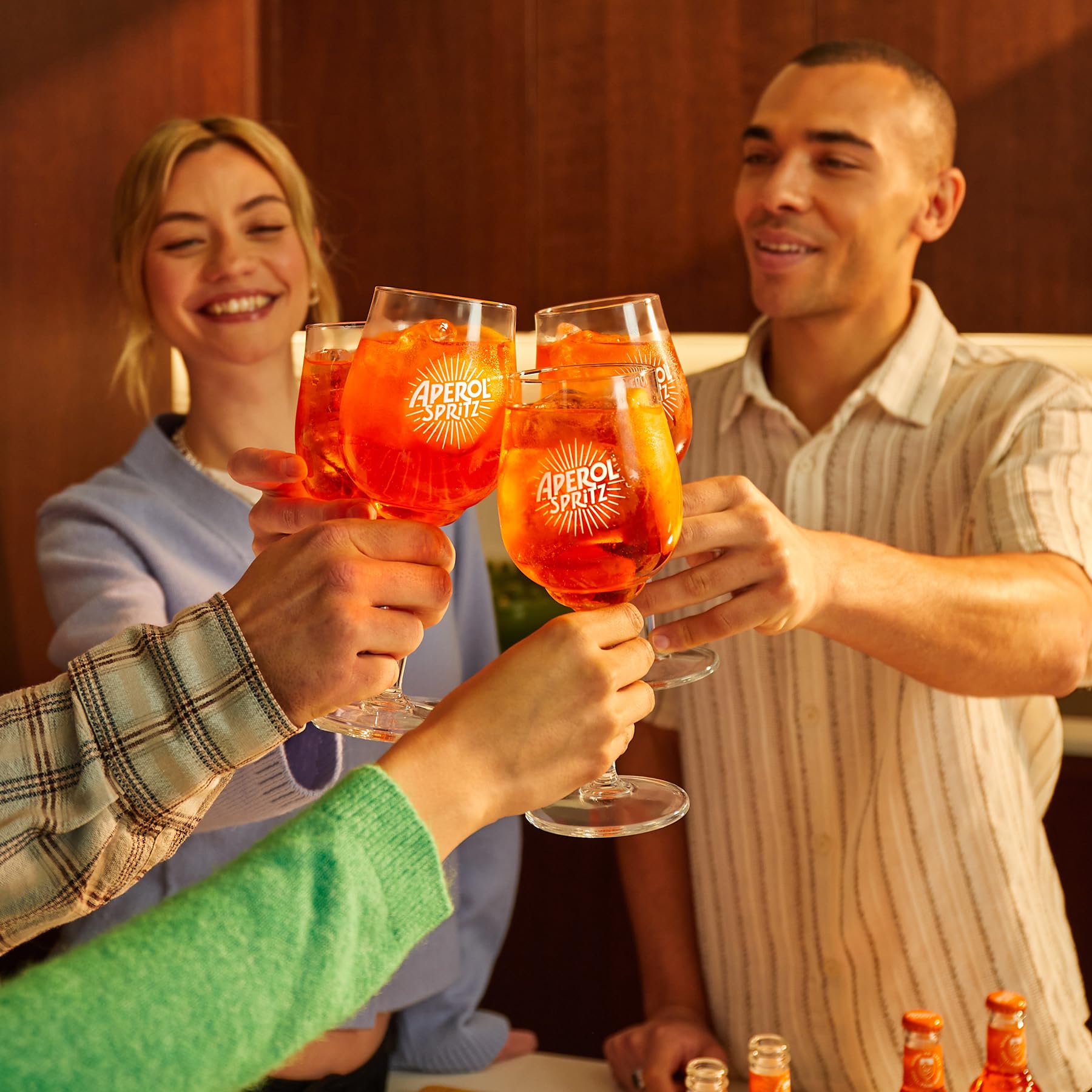 Aperol Aperitivo Geschenkset - 1 x 0,7 l - Aperol im Set mit 2 Gläsern für Spritz - 11% Vol. Alkohol - das Original