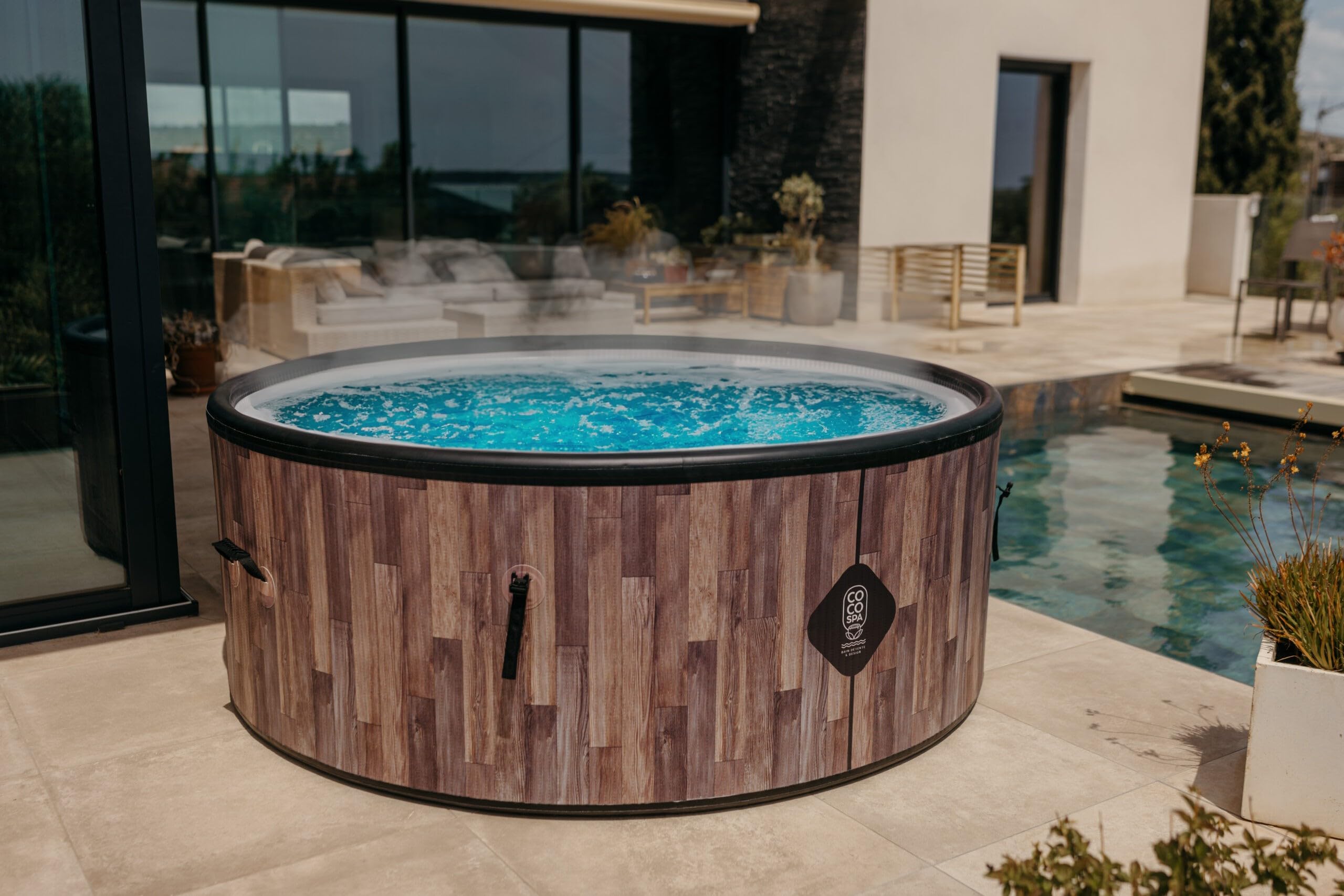 COCO SPA NORDIK Spa Inflable | 180 cm de diámetro | 1100 litros | Motor 2240 W | Hasta 6 personas | Masaje 140 chorros | Imitación madera natural
