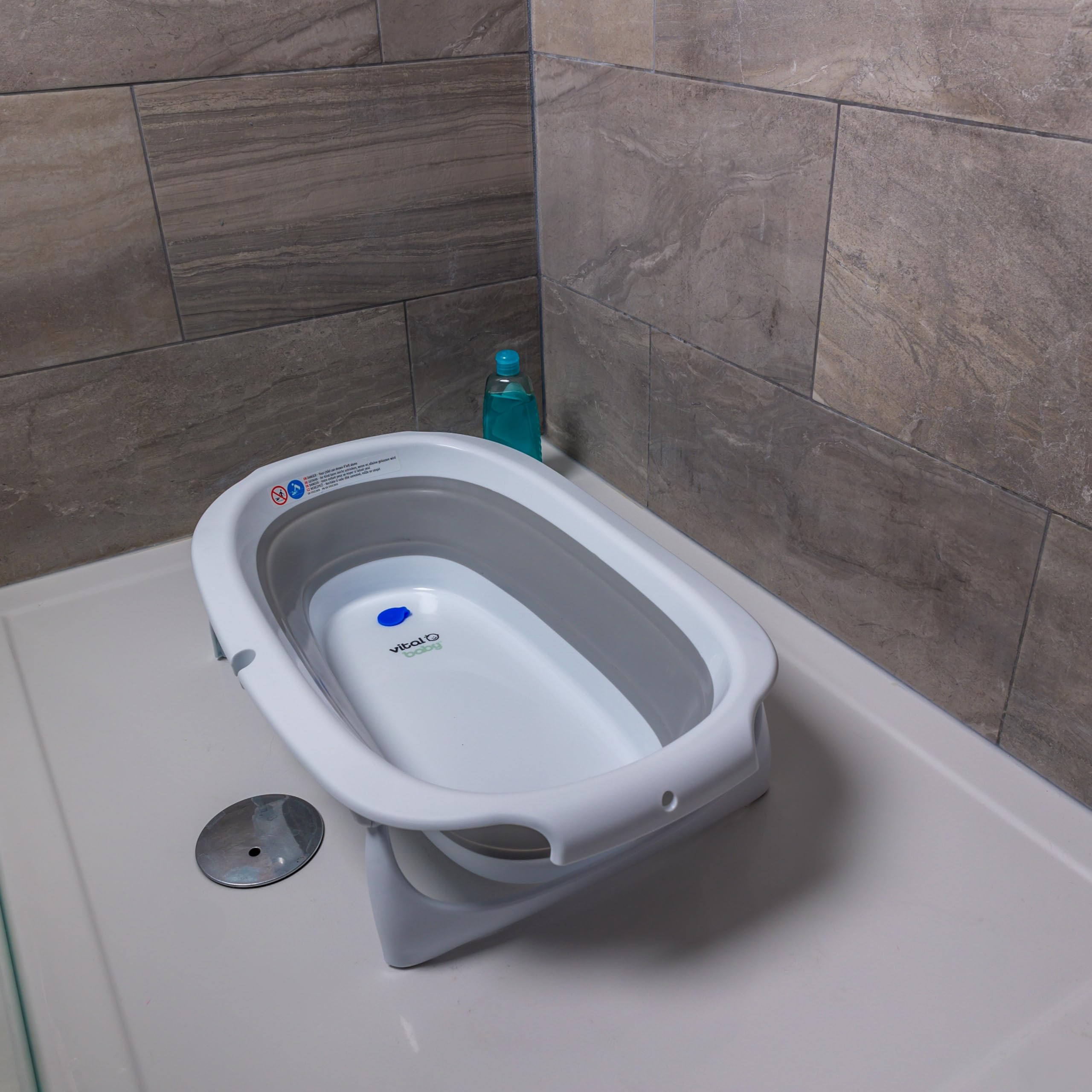 Vital Baby Hygiene Faltbare Babywanne mit wärmeempfindlichem Stöpsel – Kompaktes Klappdesign, stabile Feststellbeine, eingebauter Stöpsel warnt vor heißem Wasser, einfaches Ablassen, ideal für