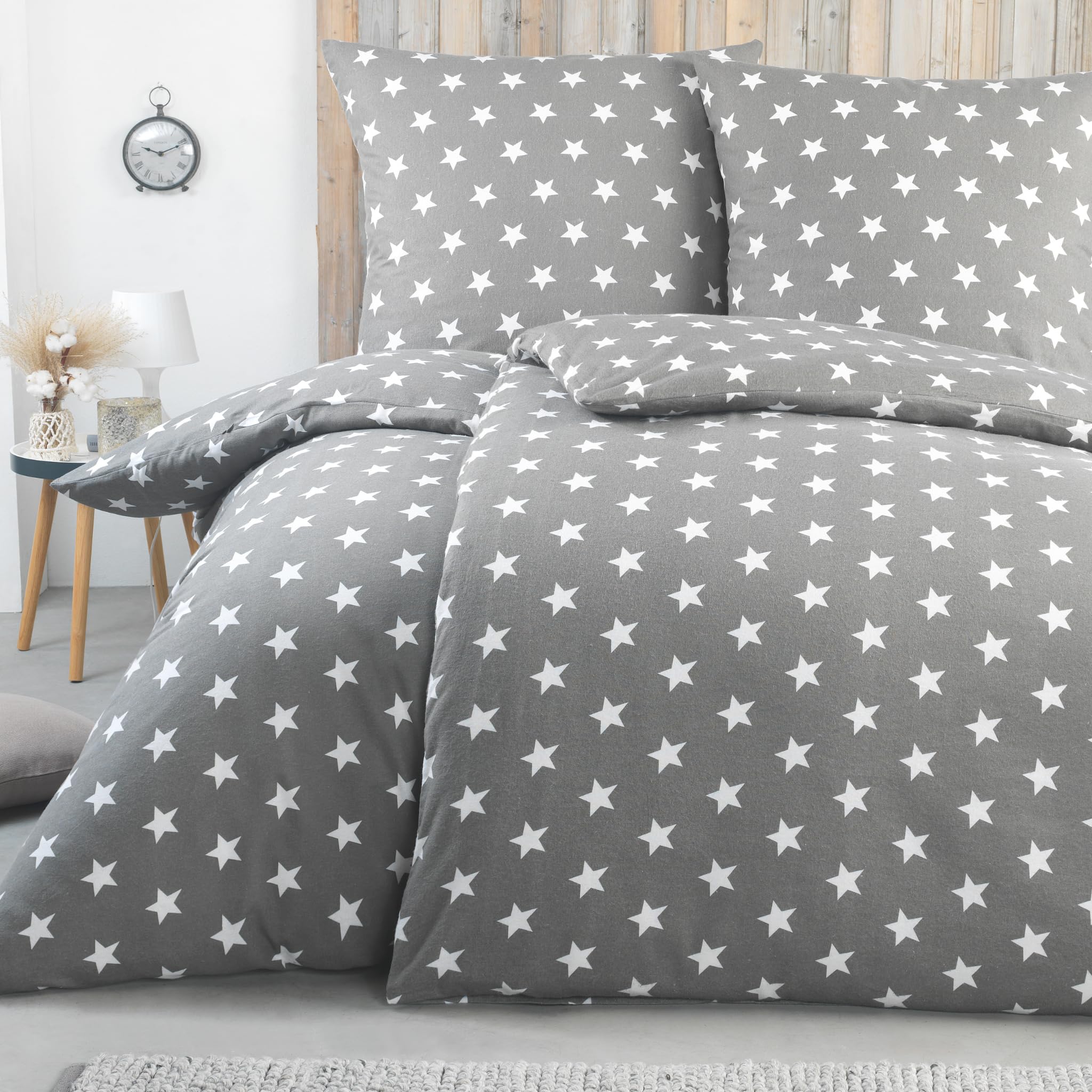 BaSaTex Biber Flanell Bettwäsche, 4tlg, 135x200 cm, Sterne Grau | 100% Baumwolle, Biber Flanell Qualität, Weich, Wärmend, Reißverschluss, Öko_Tex Standard