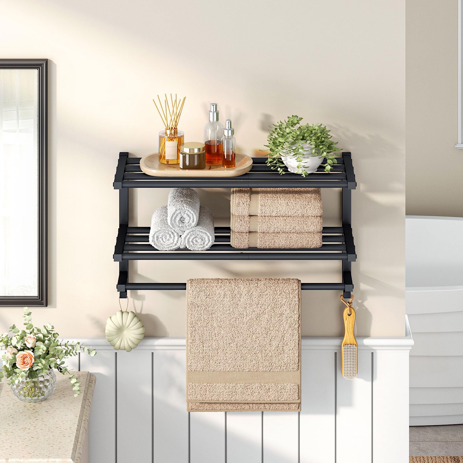 Toallero de Pared de 3 Niveles con Ganchos, Estante Metálico de Baño, para Toallas y Objetos de Aseo, 60,5 x 21,5 x 38,5 cm, Negro EBK08LB01