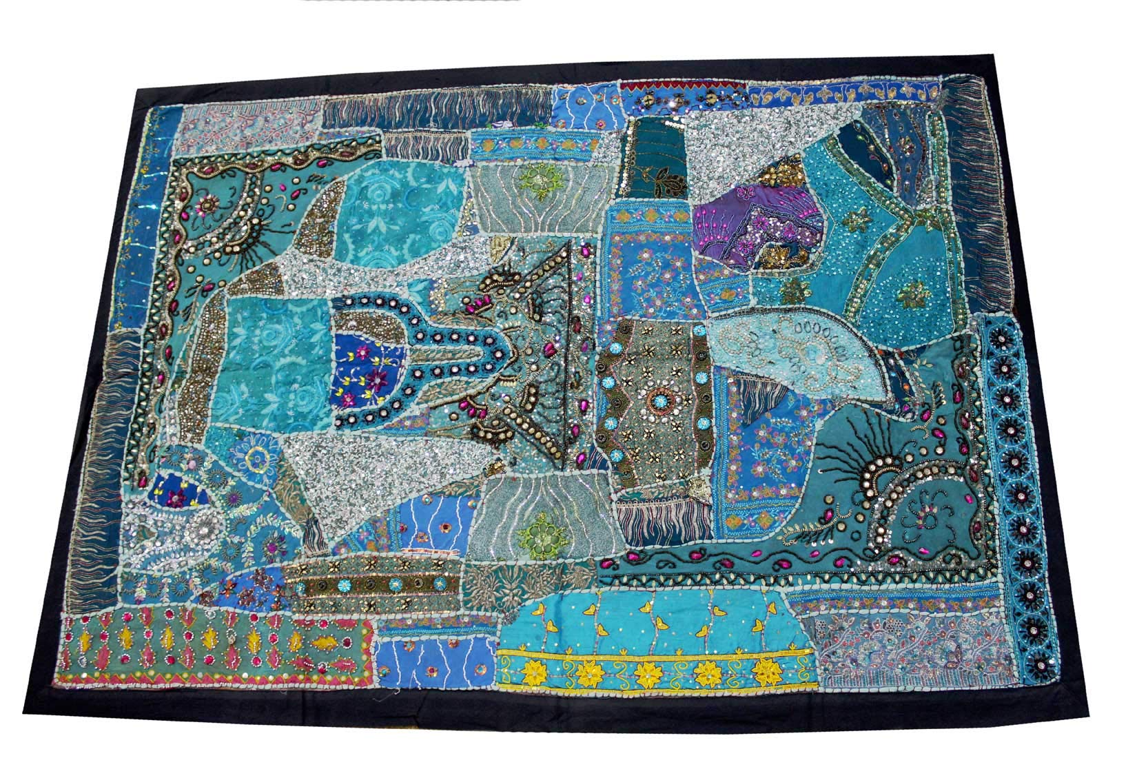 Tenture brodé Zari et paillettes pour habiller un grand mur blanc de salon 152x101 cm