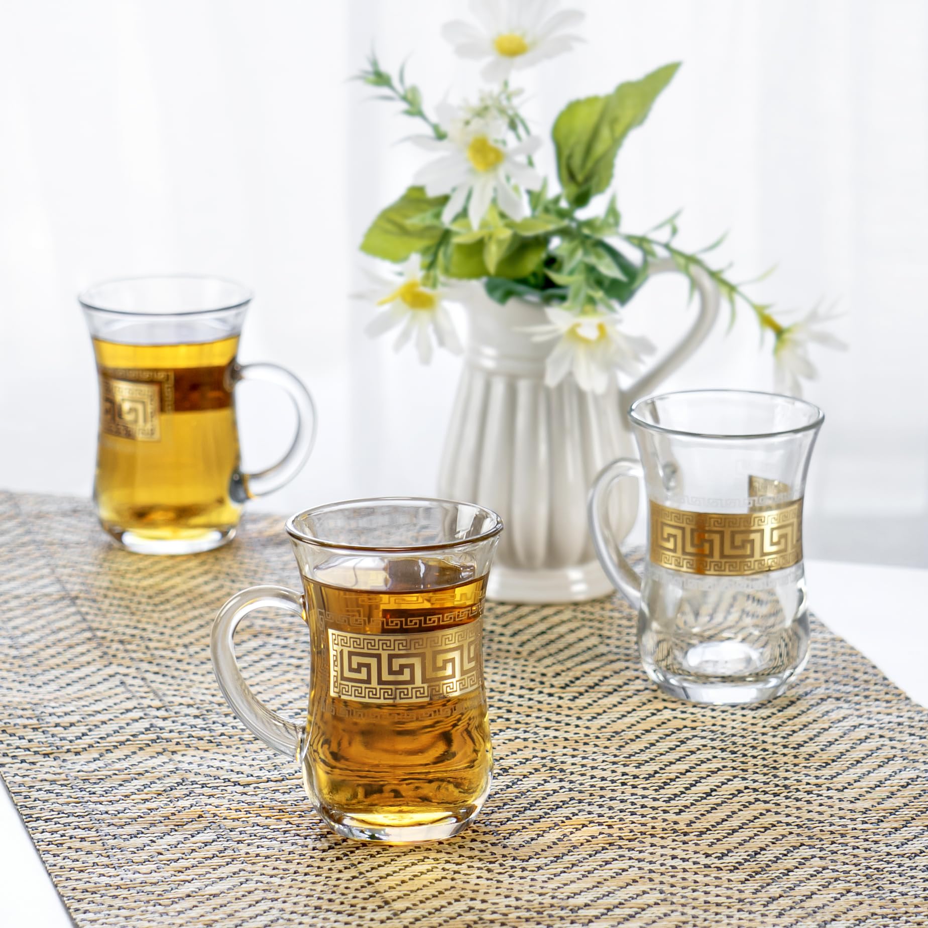 Red Co. Juego de 6 tazas de té turco decoradas de vidrio transparente de 5 onzas líquidas con patrón de llave griega dorada y mango