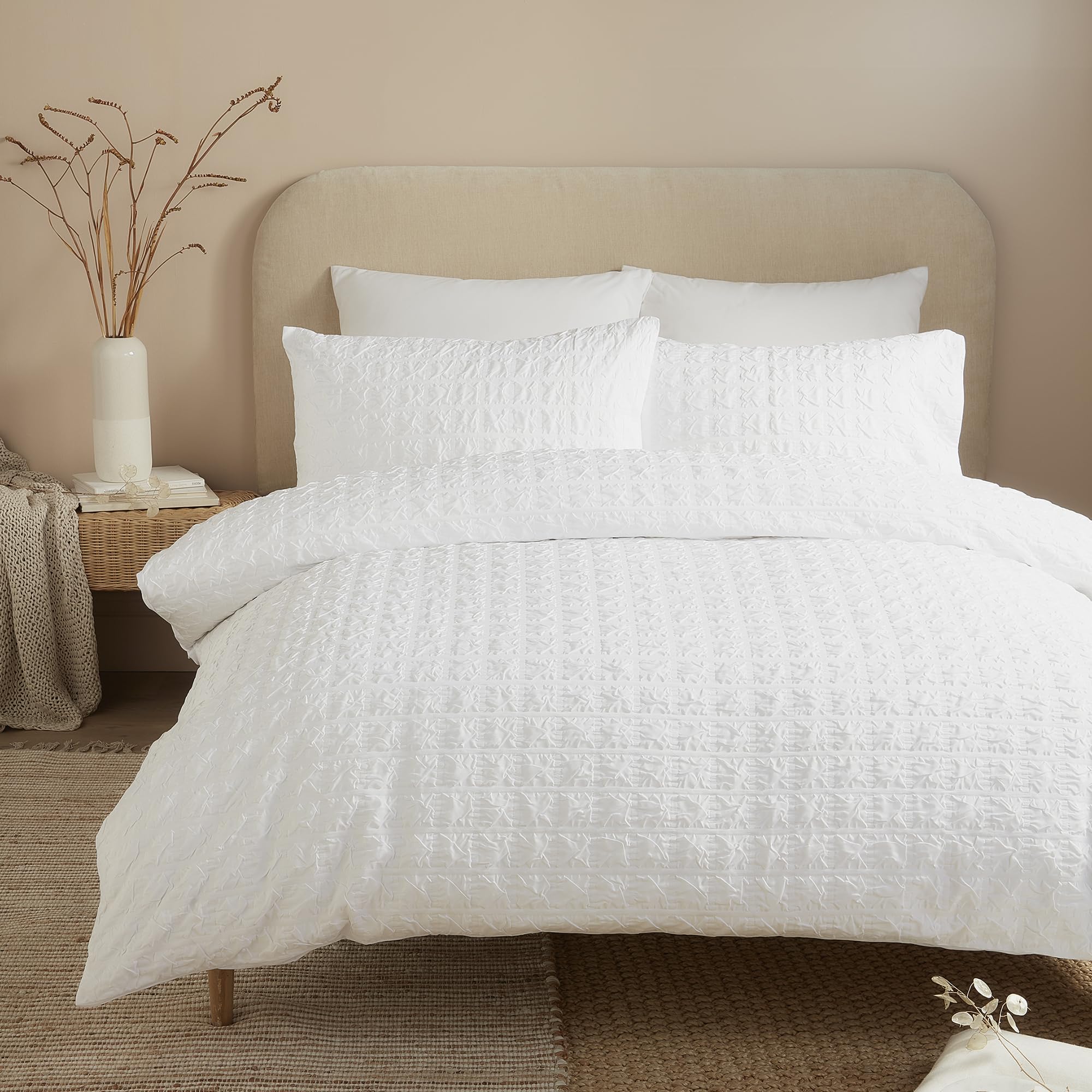 Serene White Duvet Cover Set, 100% Recycled Polyester, Double Size 200X200cm, Embossed Grid Pattern, Button Closure, 2 Pillowcases