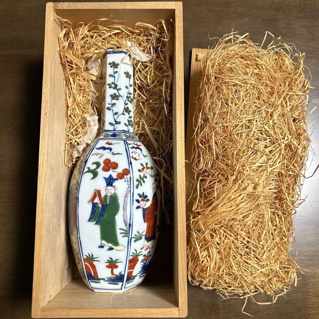源右衛門　万暦唐人物絵　花瓶　有田焼 Amazon.co.jp: 有田焼 源右衛門 萬暦風人物絵 花瓶 : ホビー