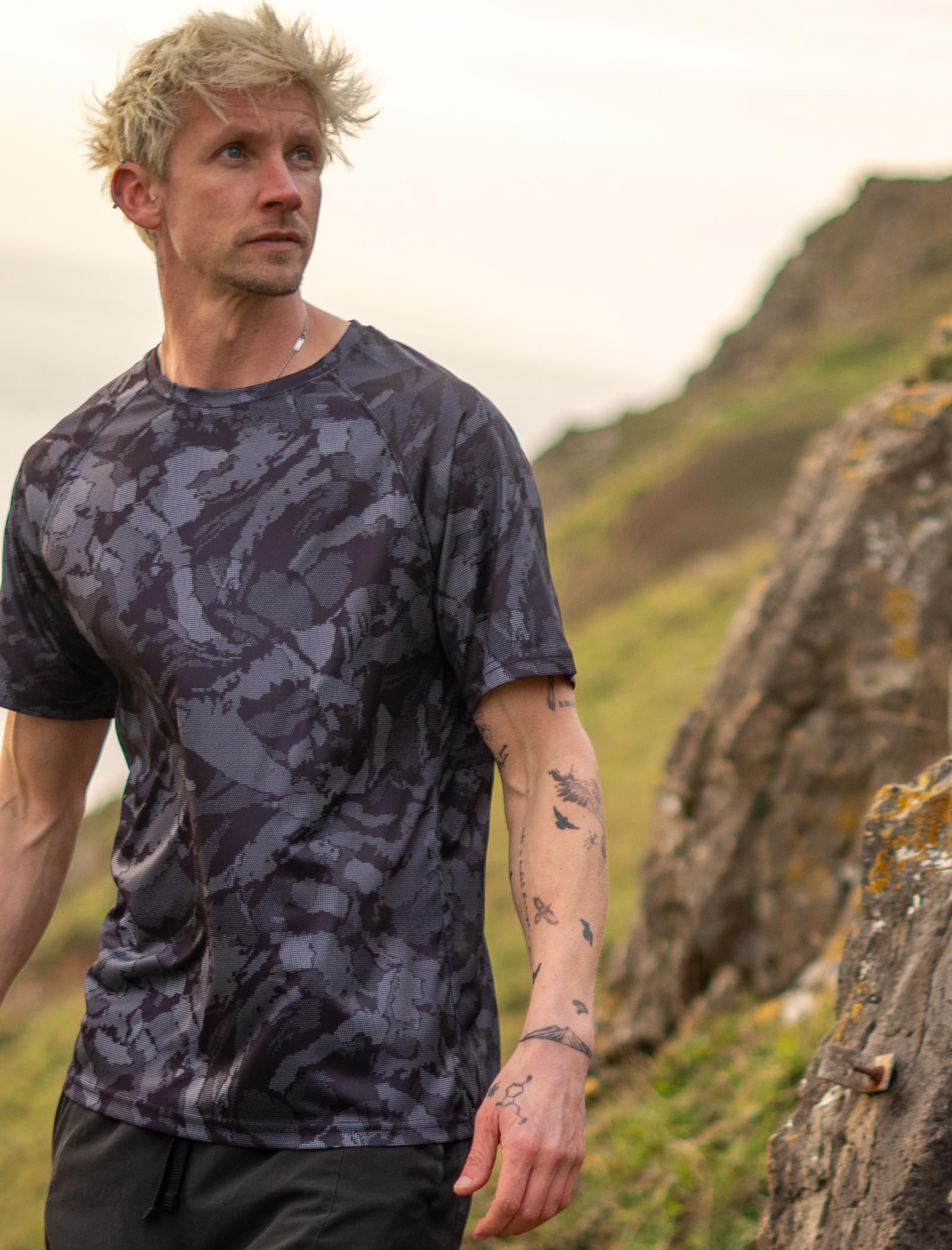 PINSPARK Camiseta UV Hombre Rashguard Manga Corta Protección Solar UPF 50+ Deportiva
