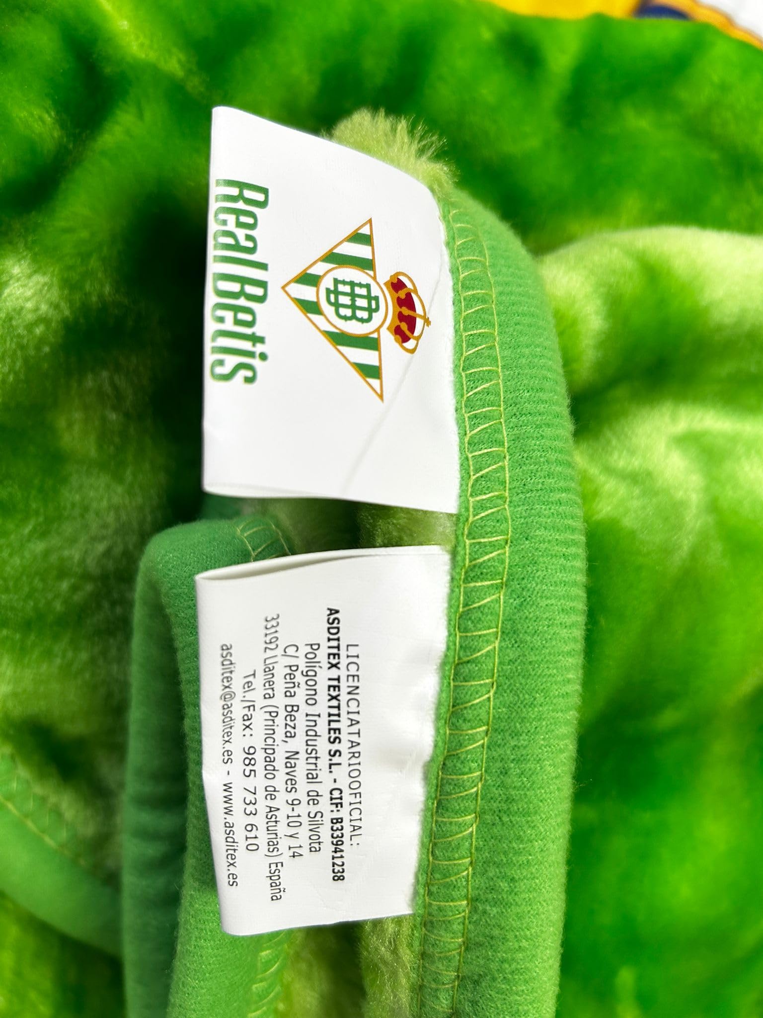 Manta Rachel Real Betis Producto Oficial: Manta de Algodón y Poliéster, Talla King, Verde, Rayas con Escudo, Duradera, Caliente, para Hogar y Exterior