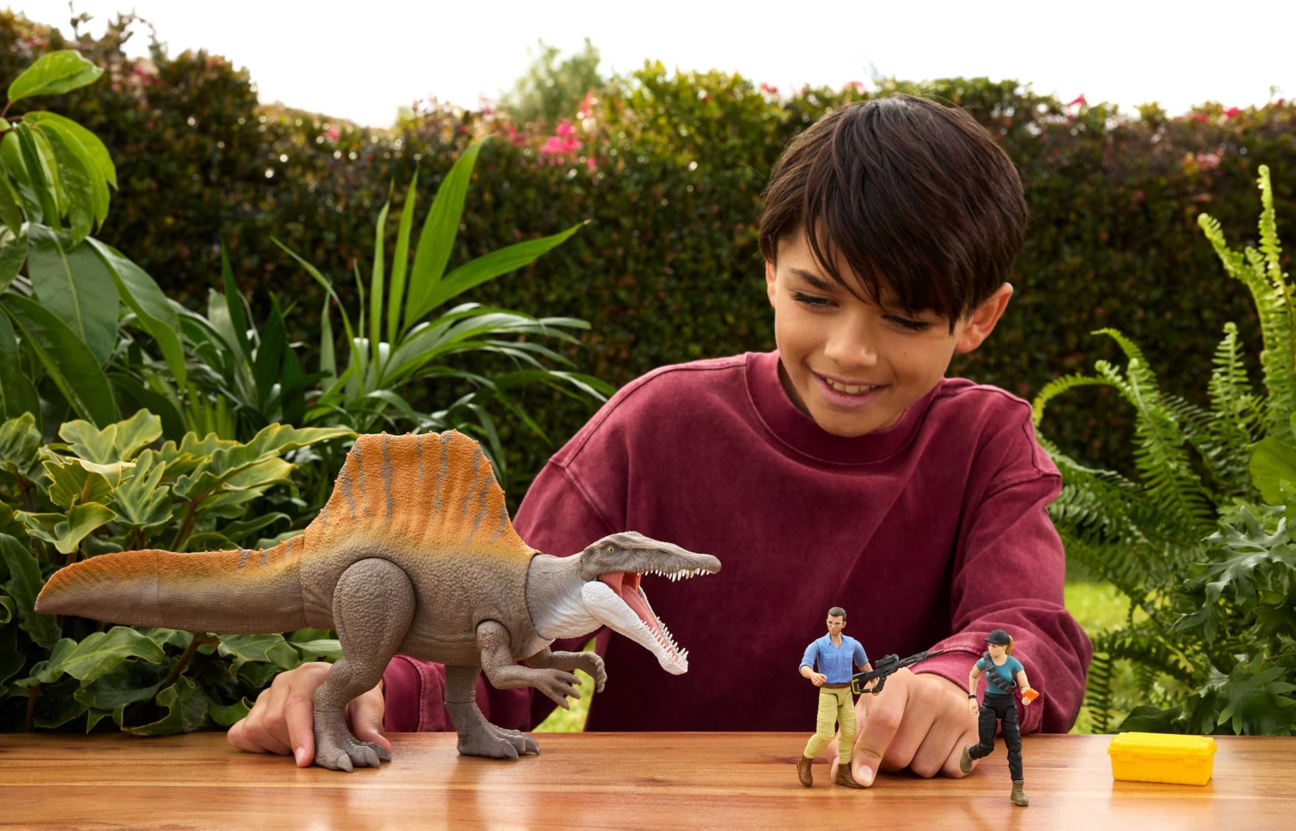 Mattel Jurassic World Rebirth Storypack con exclusivo Spinosaurus, 1 figura humana masculina y 1 hembra y accesorios, juego de peligro de Spinosaurus