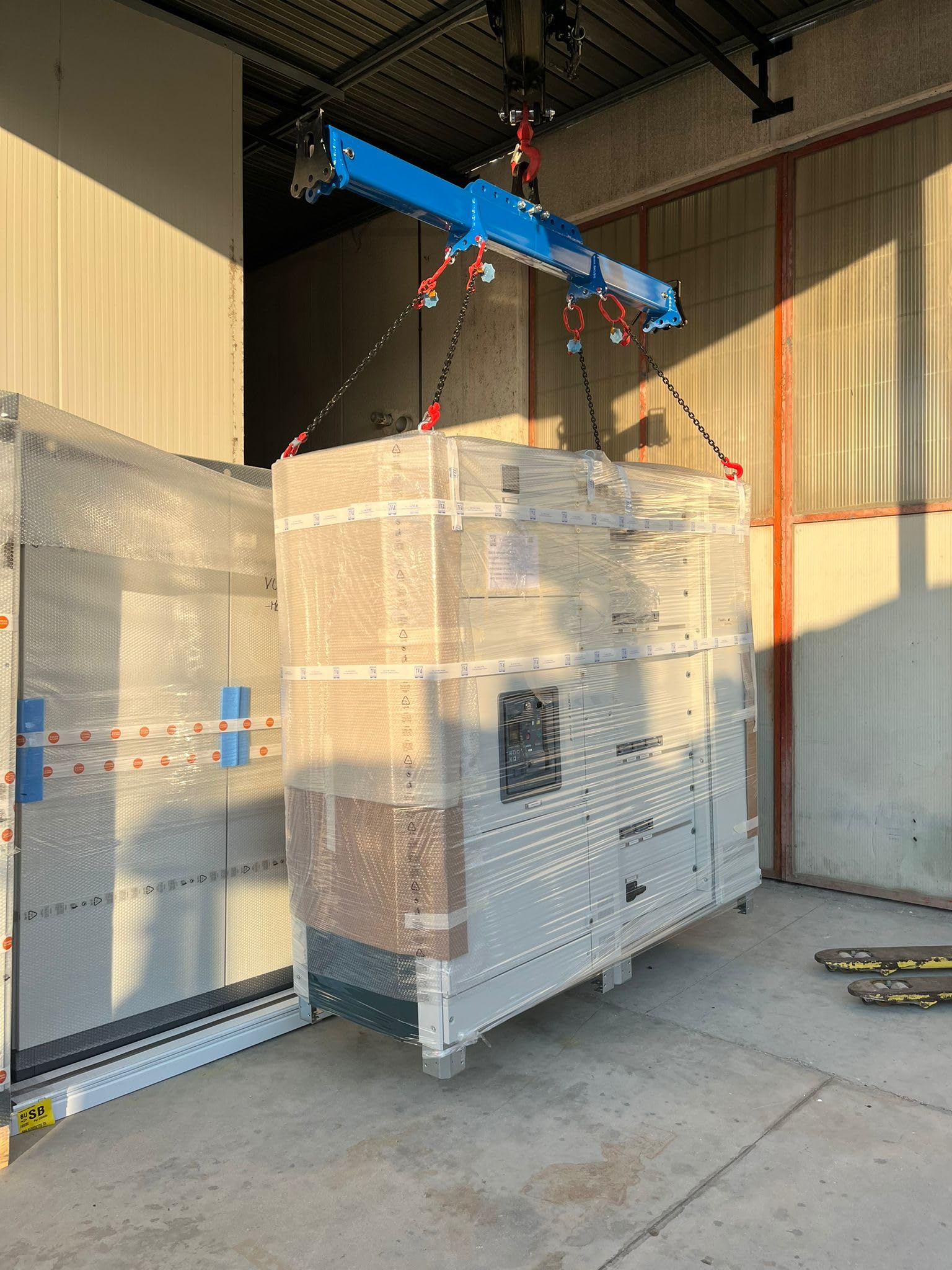 Bilancino di sollevamento per gru 3 ton estensibile100% Made in Italy, trave di sollevamento in acciaio ad alta resistenza, portata 2 ton a estensioni aperte