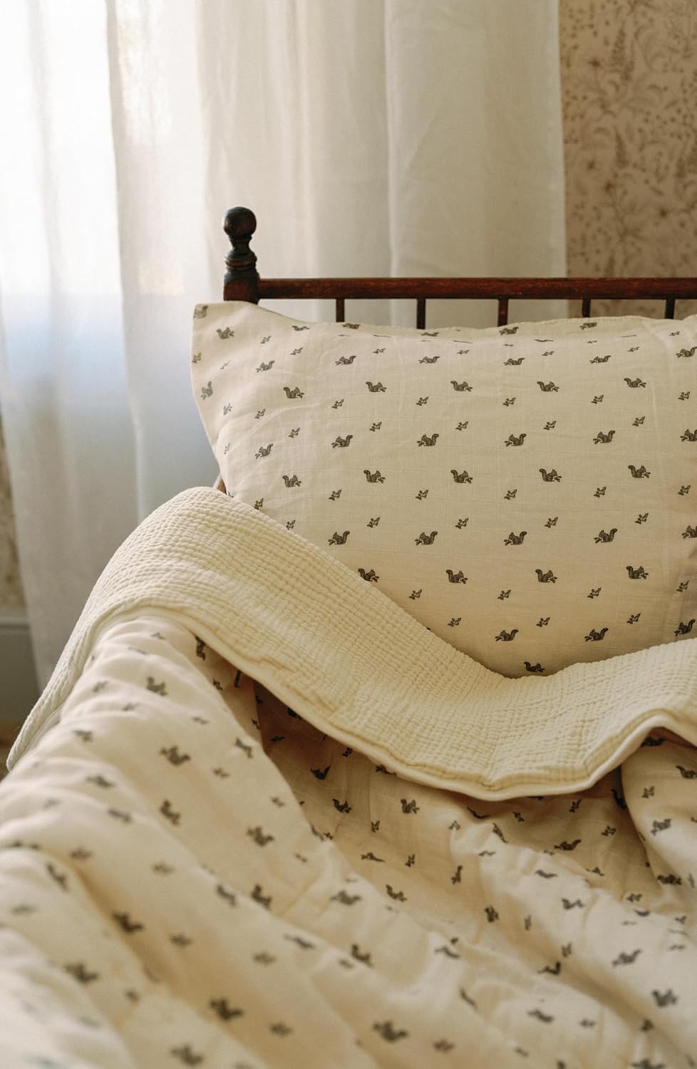 Oilo Squirrel Crib Bedding Set, 5-Layer Organic Cotton Muslin Crib Quilt & Sham, Squirrel Nursery, Toddler Comforter 45x60, Reversible, Neutral Cream