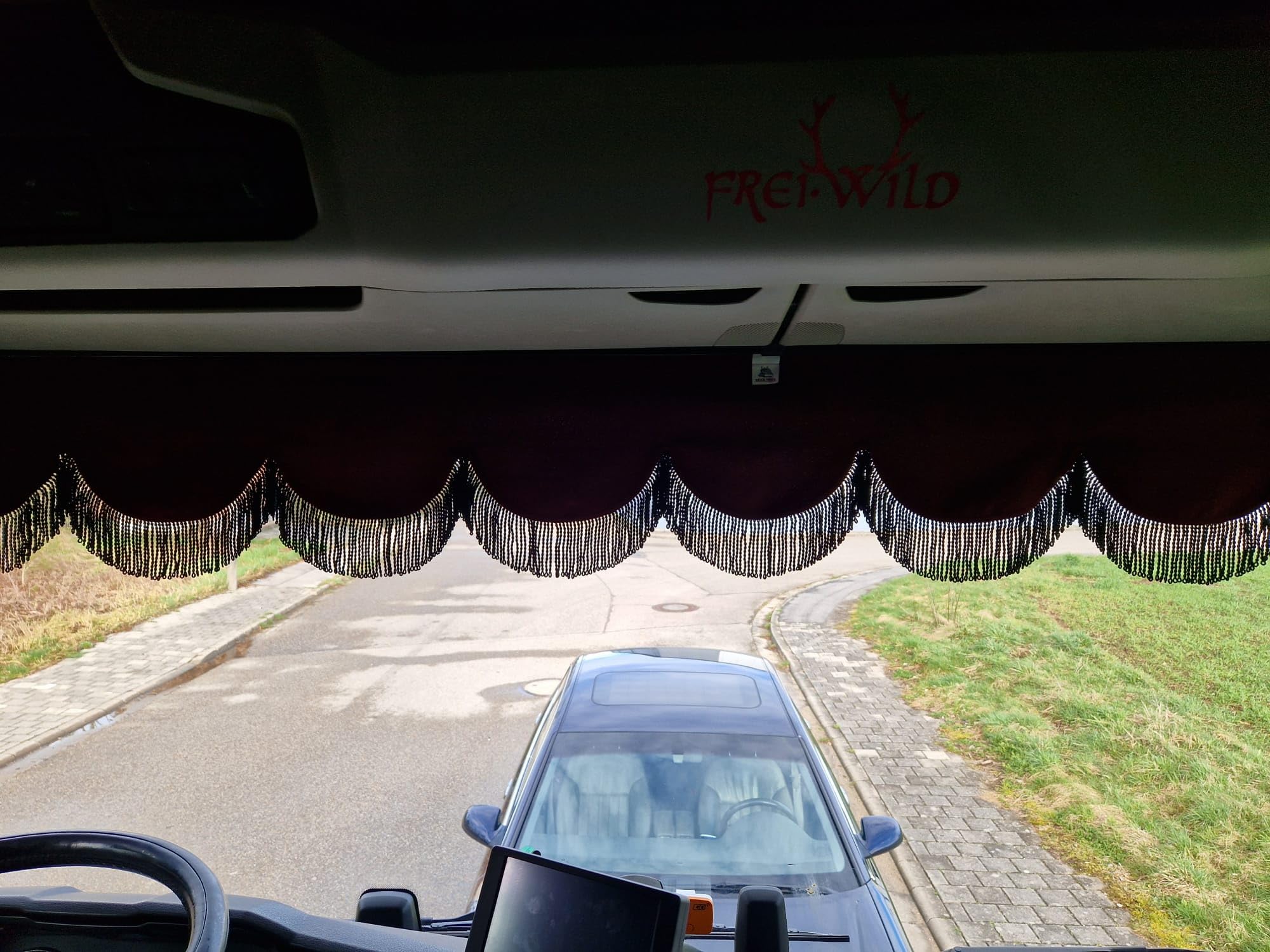 KramTruck Rideau de camion avec franges, pare-soleil pour camion, protection solaire pour toutes les marques de camions, noir, franges blanches