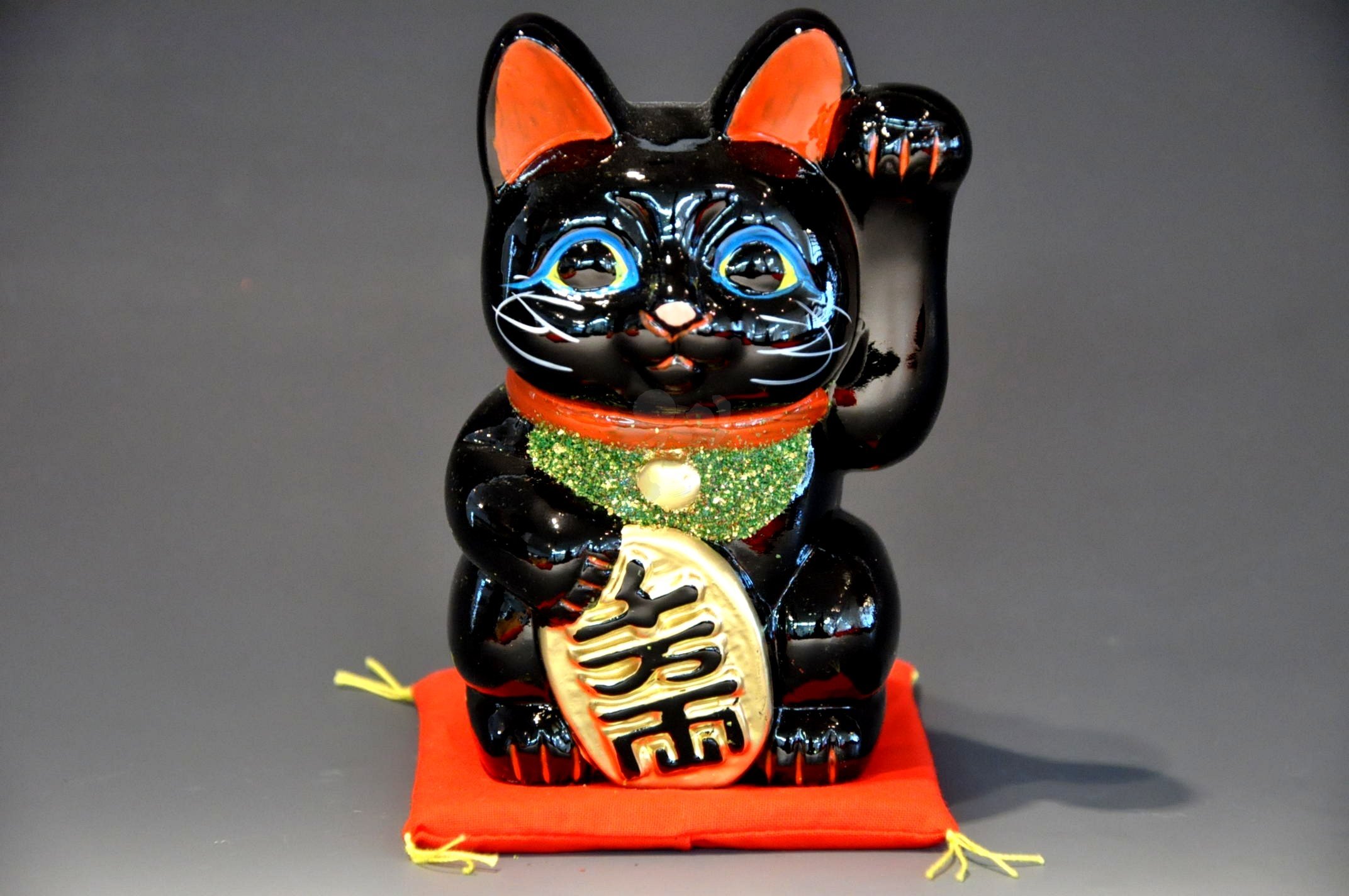 Buy Japanease Lucky Cat Tokoname Maneki Neko Black Left 95/85/130