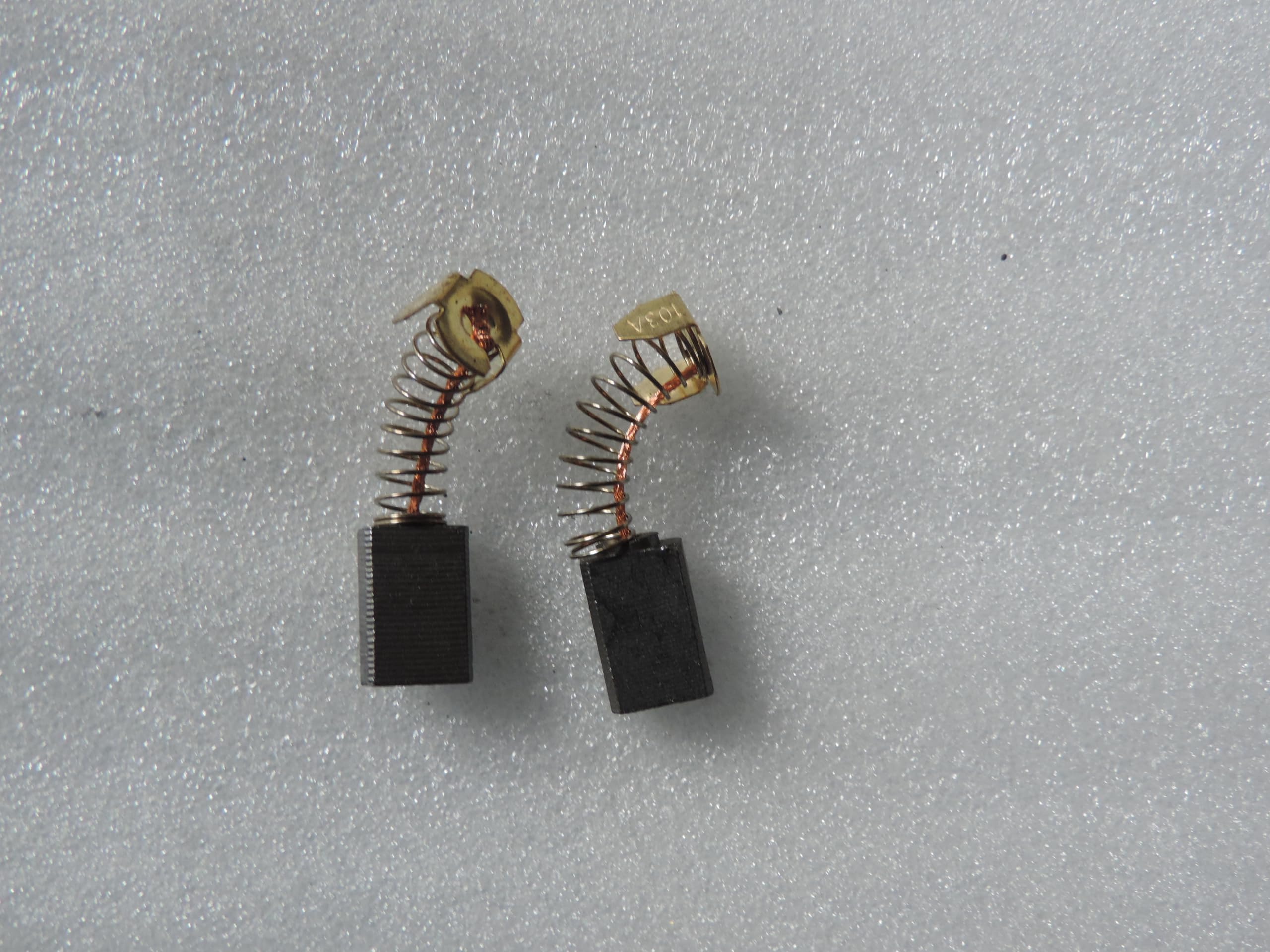 Spazzole di carbone 103A per HM0810, HM0871C, HM0810B, HM0810T, HK1810, HR2010, HR2220, HR3520, HR3820 (CB-103)