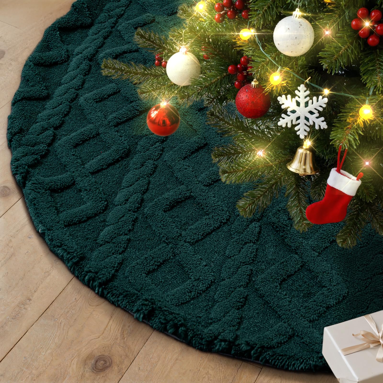 Lanpn Christmas Tree Skirt 40cm, Faux Fur Xmas Tree Skirt with Rhombus Plush Winter Christmas Tree Mat for Small Mini Pencil Slim Artificial Trees Winter Home Party Indoor Xmas Decor (Green, 16 inch)