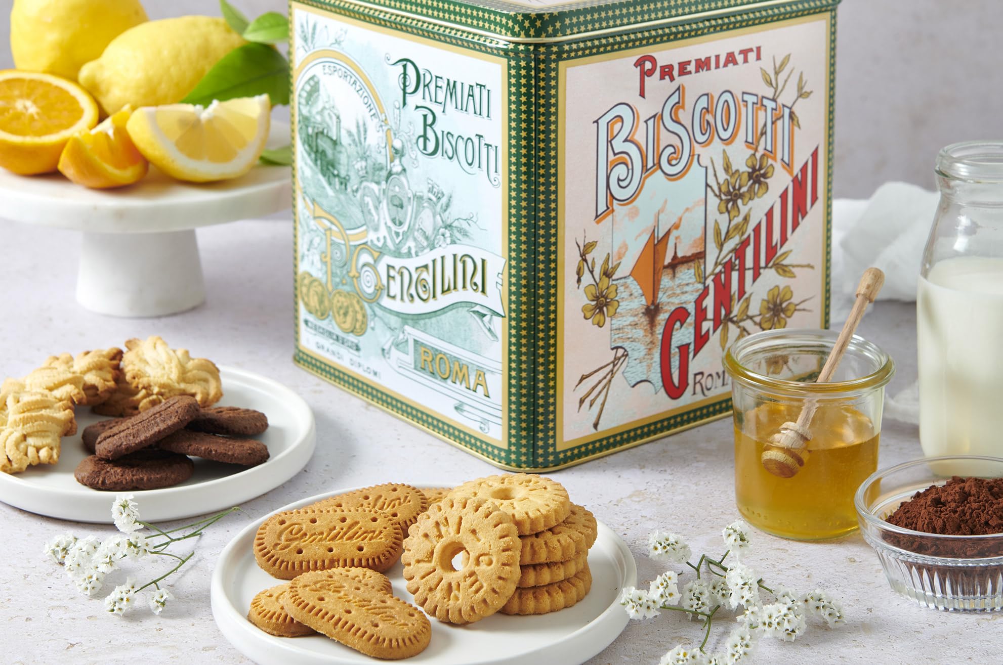 Latta Biscotti Assortiti 1kg – Edizione Retrò da Collezione con Margherite, Brasil, Osvego Mini e Marie – Idea Regalo Elegante con Selezione Classica di Biscotti Italiani Tradizionali